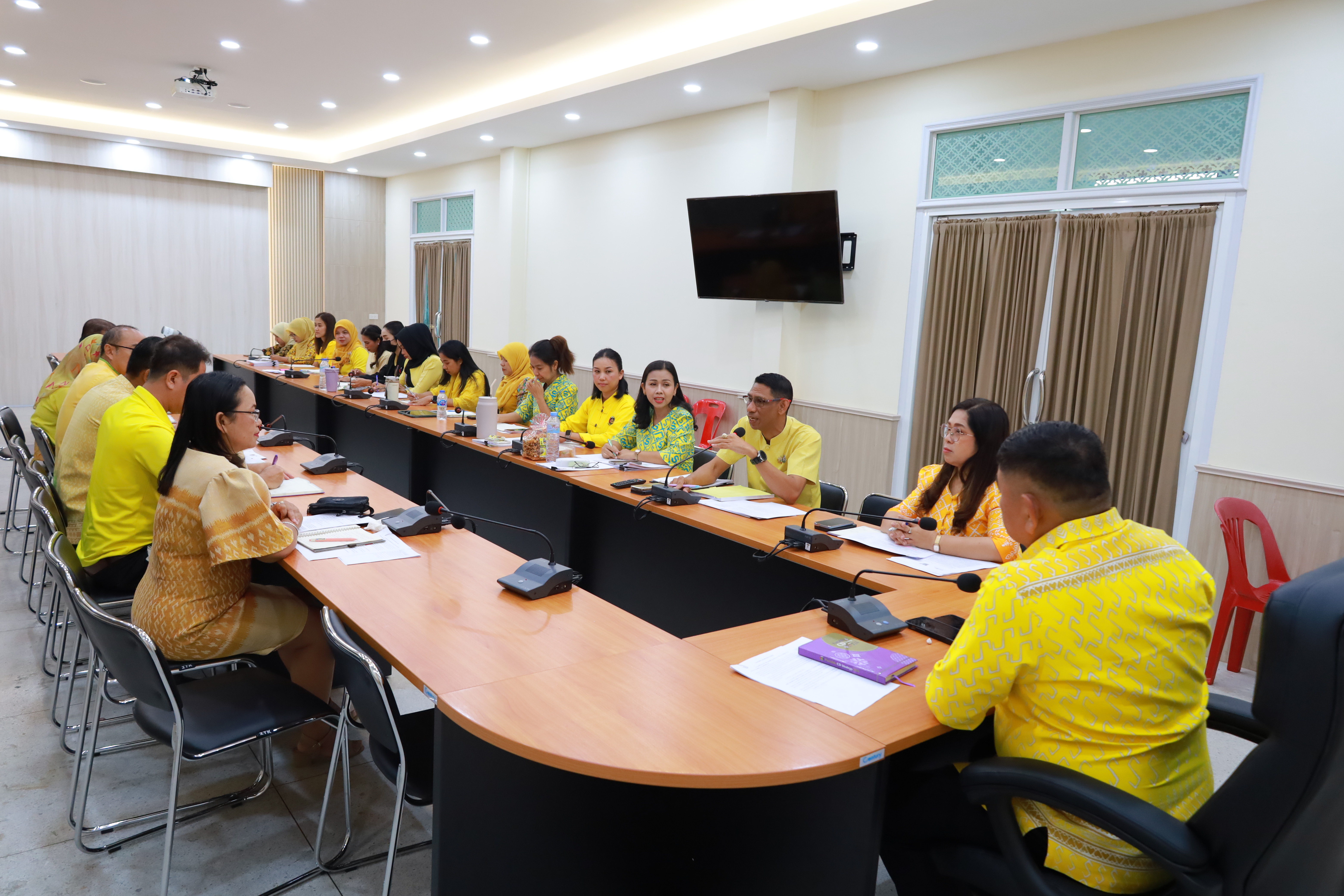 พช.ยะลา ประชุมประจำสัปดาห์เจ้าหน้าที่พัฒนาชุมชนจังหวัดยะลา