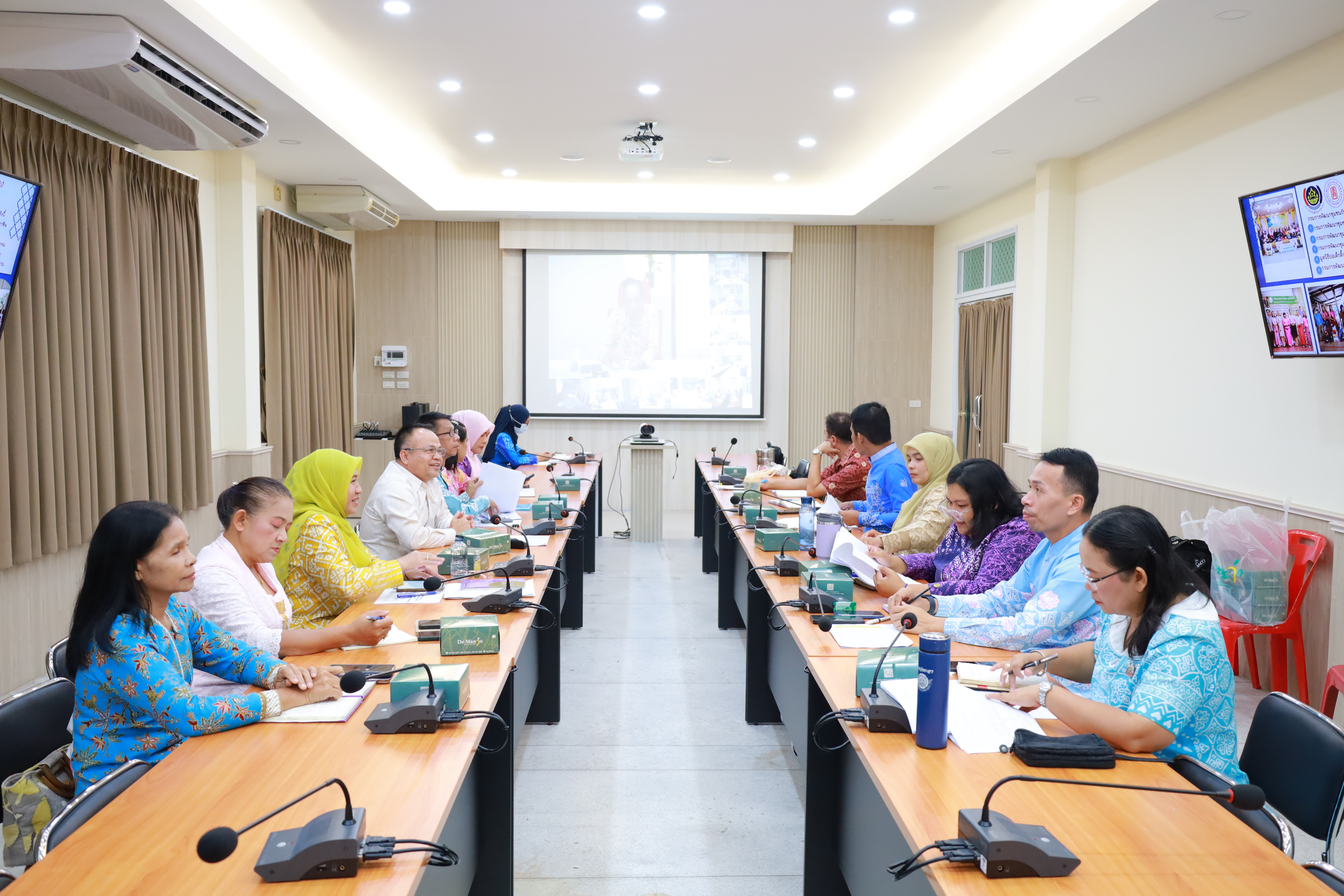 พช.ยะลา ร่วมประชุม (Video Conference) การแก้ไขปัญหาความยากจนเชิงบูรณาการ ระหว่าง กรมการพัฒนาชุมชน กระทรวงมหาดไทย กับ มูลนิธิปอเต็กตึ๊ง ระยะ 4 ภาคใต้ 14 จังหวัด
