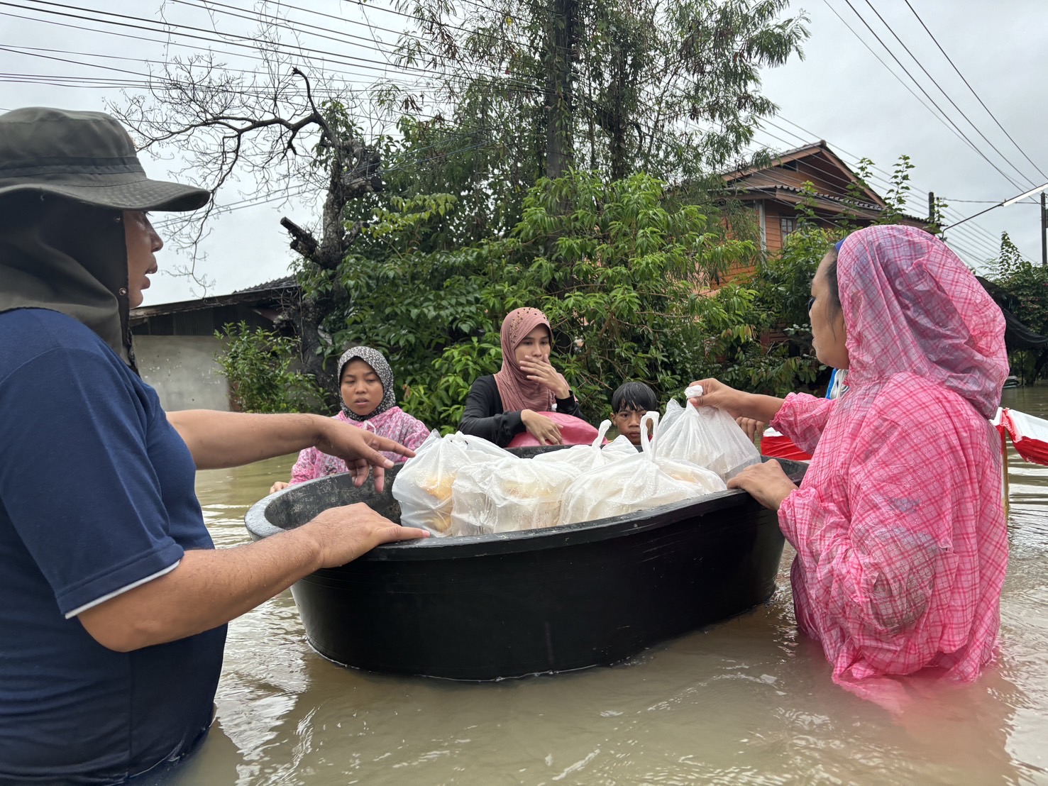 พช.ยะลา ลงพื้นที่ช่วยเหลือผู้ประสบอุทกภัยในพื้นที่จังหวัดยะลา