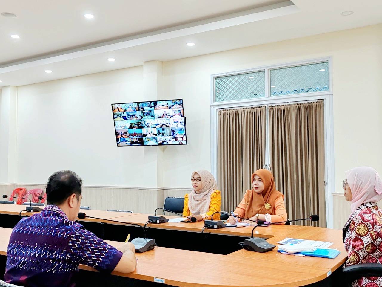 พช.ยะลาร่วมรับฟังการประชุมชี้แจงแนวทางการสมัครและหลัเกณฑ์การพิจารณารางวัลเลิศรัฐ ประจำปีงบประมาณ พ.ศ.2568