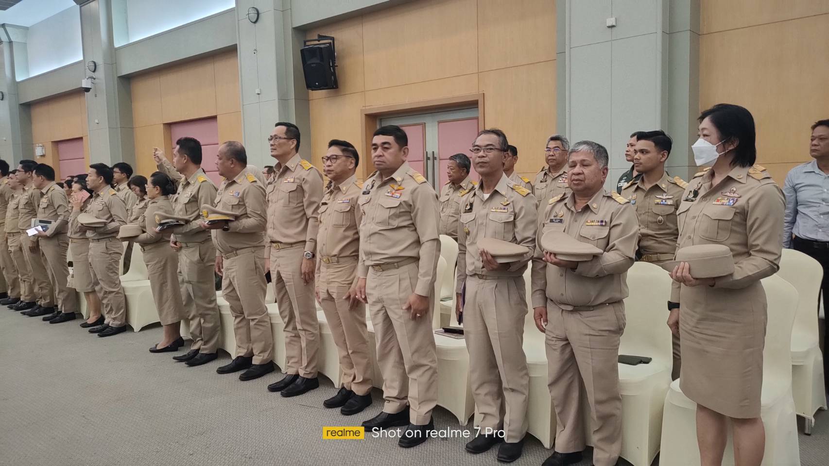 ในหลวง โปรดเกล้าฯ องคมนตรี เชิญสิ่งของพระราชทานมอบราษฎรประสบอุทกภัย จ.ยะลา