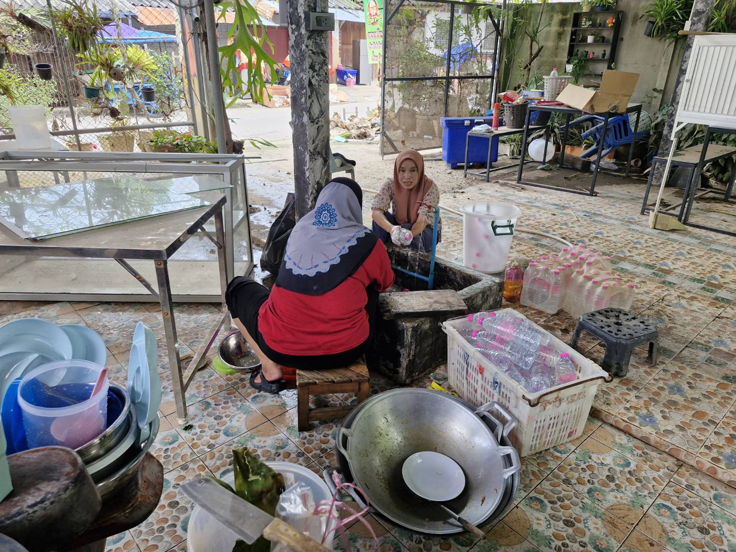 พช.ยะลา รุดให้กำลังใจผู้ประกอบการ OTOP ที่ได้รับความเสียหายจากเหตุอุทกภัยจังหวัดยะลา ปี 2567