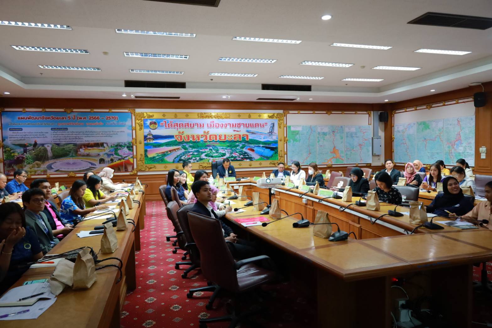พช.ยะลา ร่วมประชุมชี้แจงแนวทางการสมัครและหลักเกณฑ์การพิจารณารางวัลเลิศรัฐ ประจำปี 2568