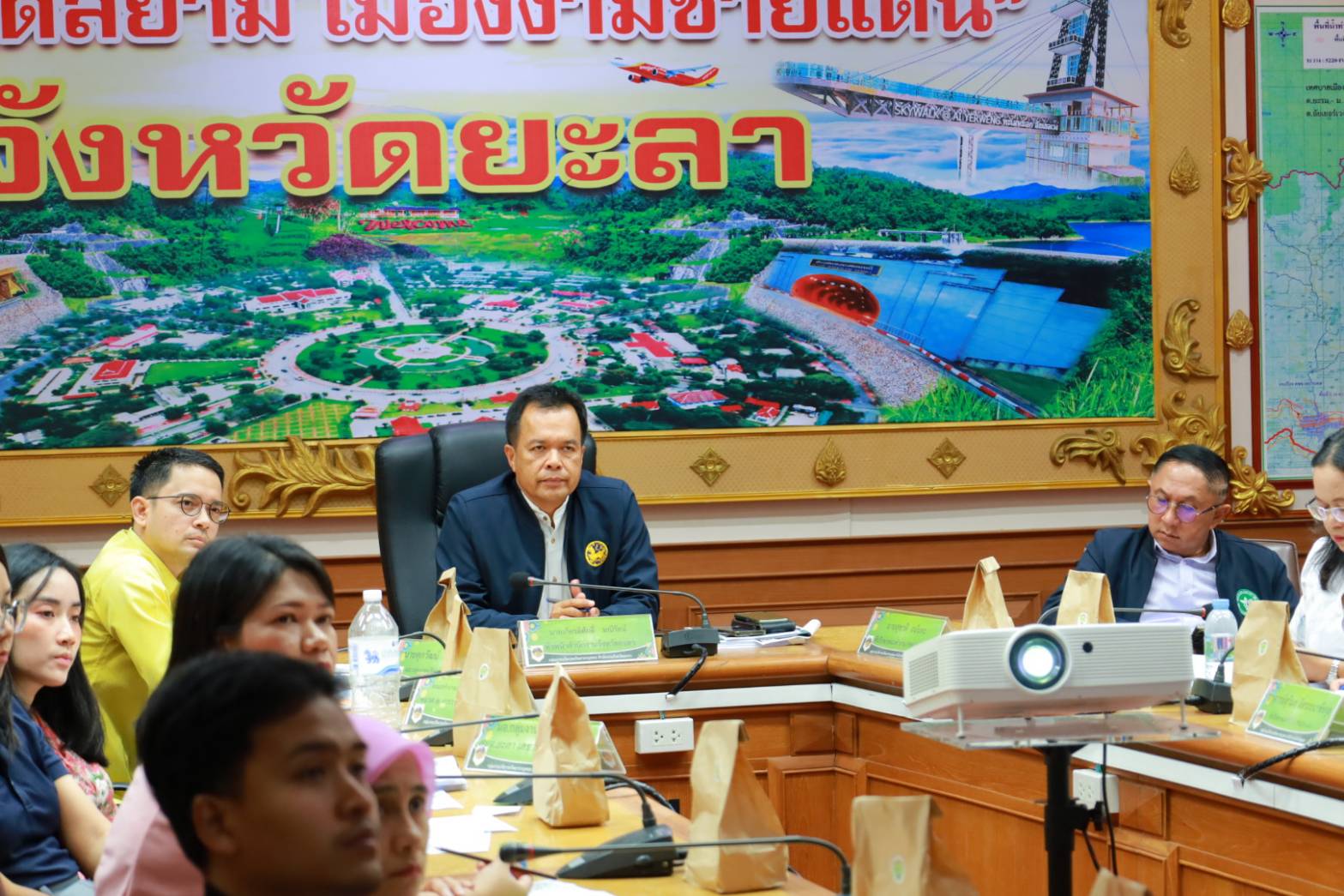 พช.ยะลา ร่วมประชุมชี้แจงแนวทางการสมัครและหลักเกณฑ์การพิจารณารางวัลเลิศรัฐ ประจำปี 2568
