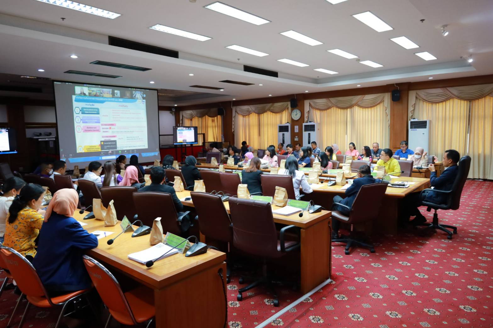 พช.ยะลา ร่วมประชุมชี้แจงแนวทางการสมัครและหลักเกณฑ์การพิจารณารางวัลเลิศรัฐ ประจำปี 2568