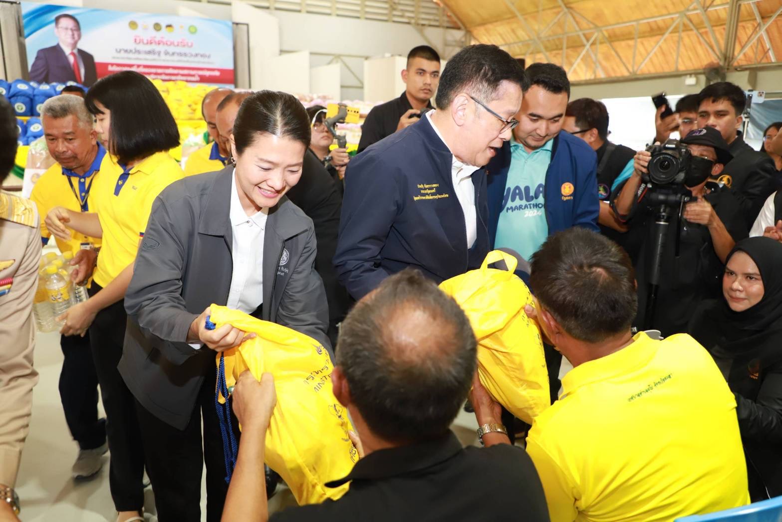 พช.ยะลาร่วมต้อนรับรองนายกรัฐมนตรี และรัฐมนตรีช่วยว่าการกระทรวงมหาดไทย ลงพื้นที่ตรวจราชการสถานการณ์อุทกภัยจังหวัดยะลา