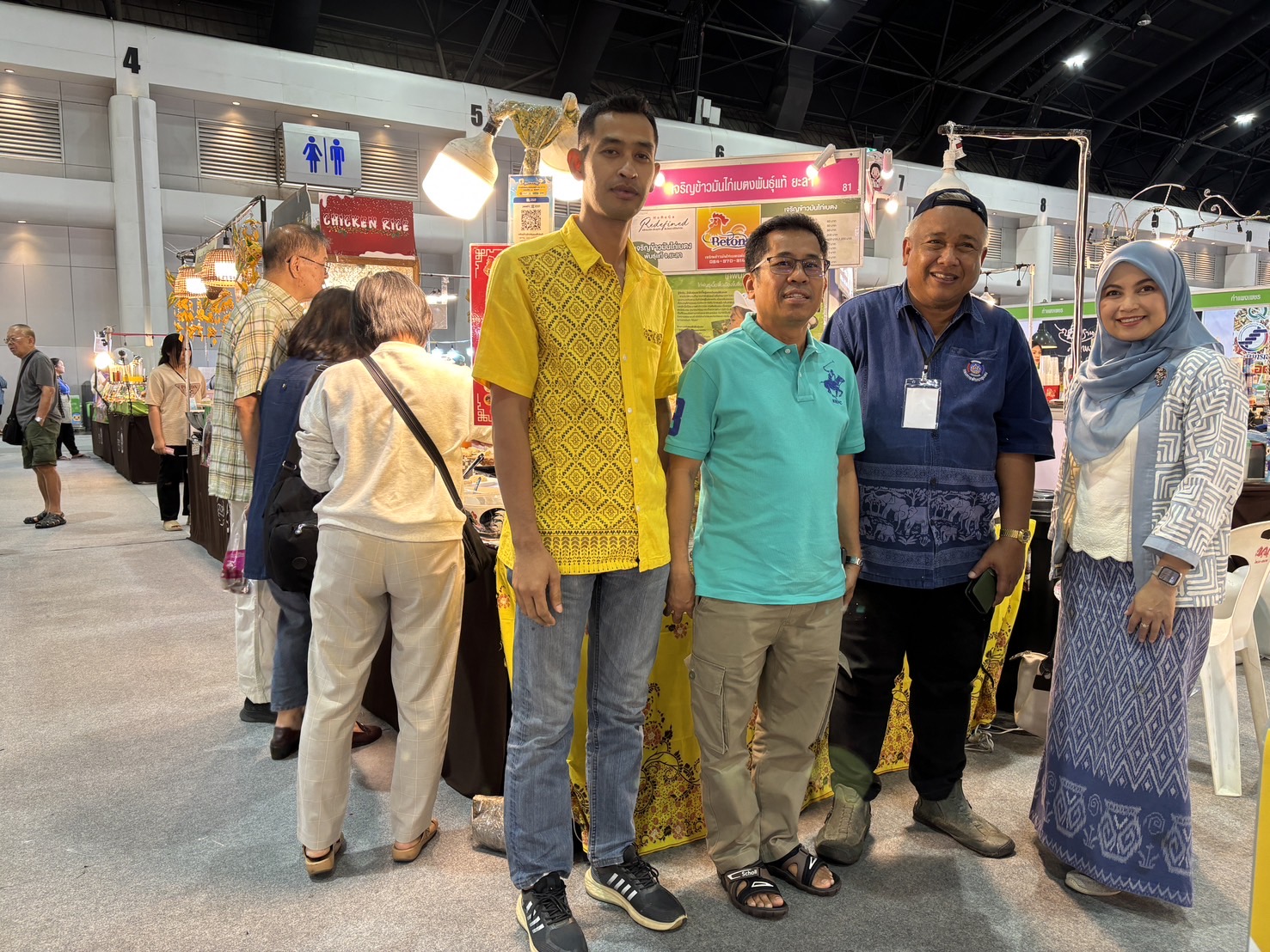 รองผู้ว่าฯ ยะลา ตรวจเยี่ยมและให้กำลังใจผู้ผลิต OTOP ในงาน OTOP City 2024