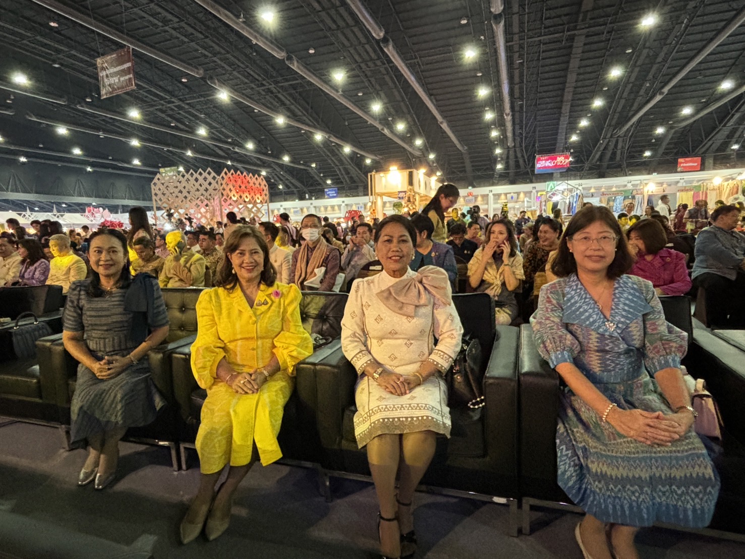 ผู้บริหารจังหวัดยะลา ให้เกียรติร่วมพิธีเปิดงาน OTOP City 2024