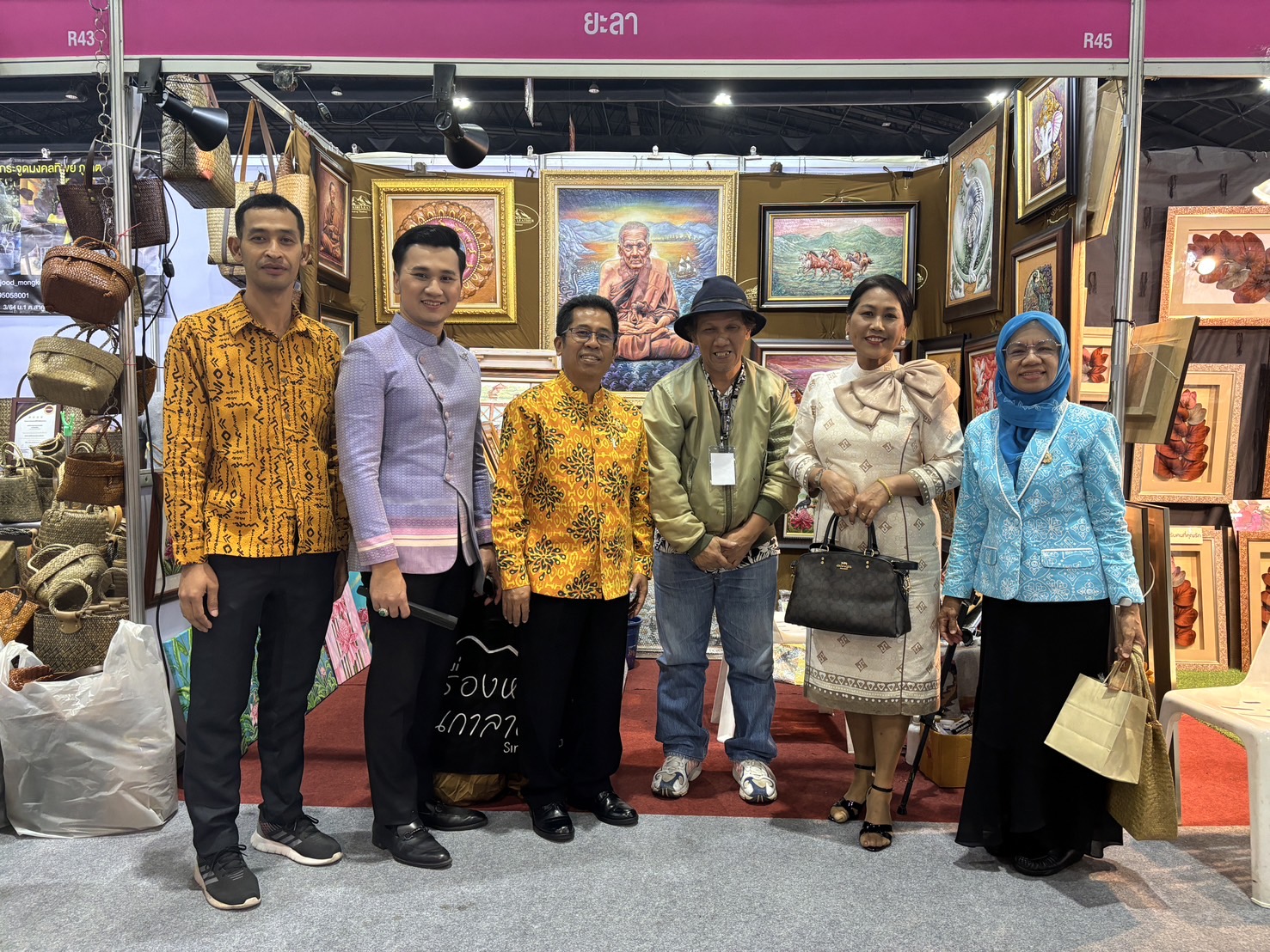 ผู้บริหารจังหวัดยะลา ให้เกียรติร่วมพิธีเปิดงาน OTOP City 2024