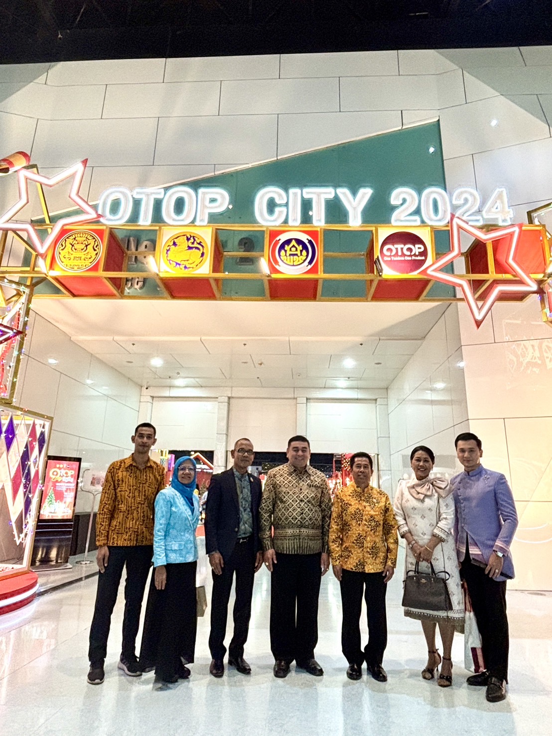 ผู้บริหารจังหวัดยะลา ให้เกียรติร่วมพิธีเปิดงาน OTOP City 2024