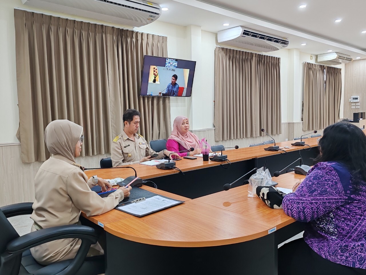 พช.ยะลา ร่วมประชุมชี้แจงแนวทางการดำเนินงานการบริหารการจัดเก็บข้อมูลความจำเป็นพื้นฐาน (จปฐ.) และข้อมูลพื้นฐานระดับหมู่บ้าน (กชช. 2ค) ปี 2568
