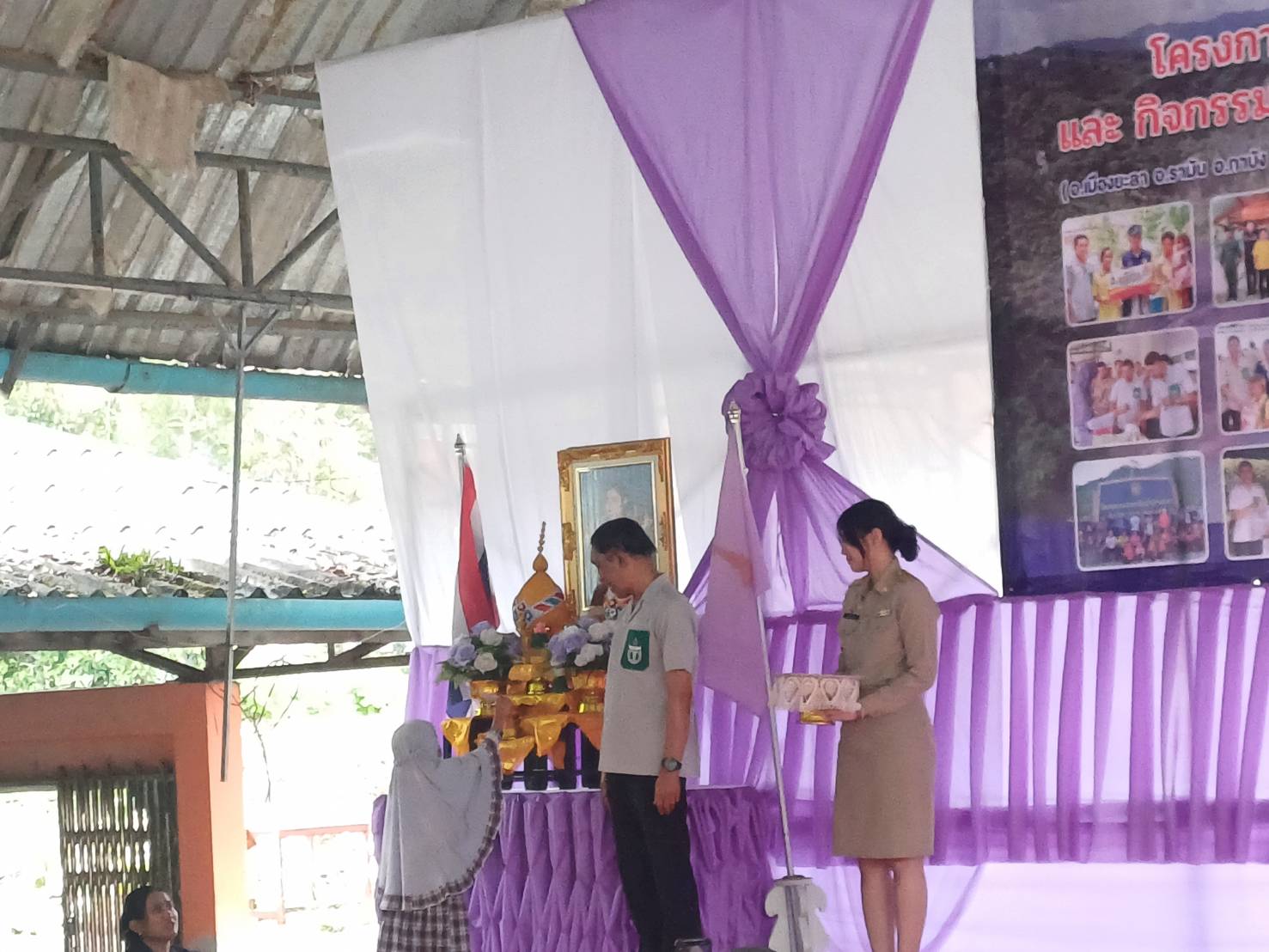 พช.ยะลา ร่วมกิจกรรมจังหวัดเคลื่อนที่ “หน่วยบำบัดทุกข์ บำรุงสุข สร้างรอยยิ้มให้ประชาชน”