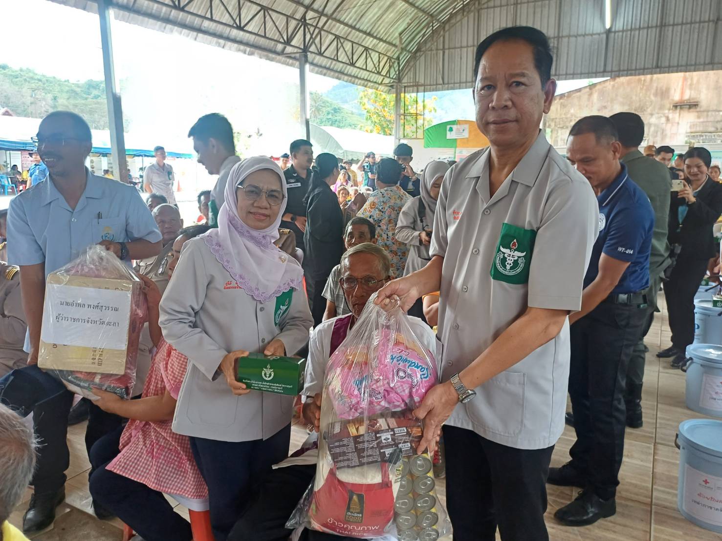 พช.ยะลา ร่วมกิจกรรมจังหวัดเคลื่อนที่ “หน่วยบำบัดทุกข์ บำรุงสุข สร้างรอยยิ้มให้ประชาชน”