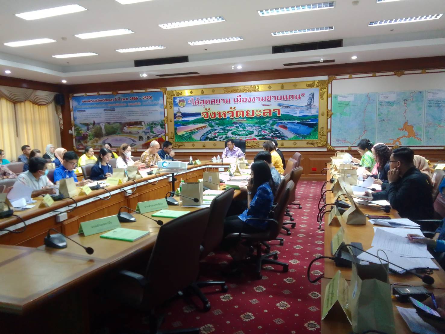 พข.ยะลา ร่วมประชุมเร่งรัดติดตามการใช้จ่ายงบประมาณของจังหวัดยะลา ครั้งที่ 3/2568