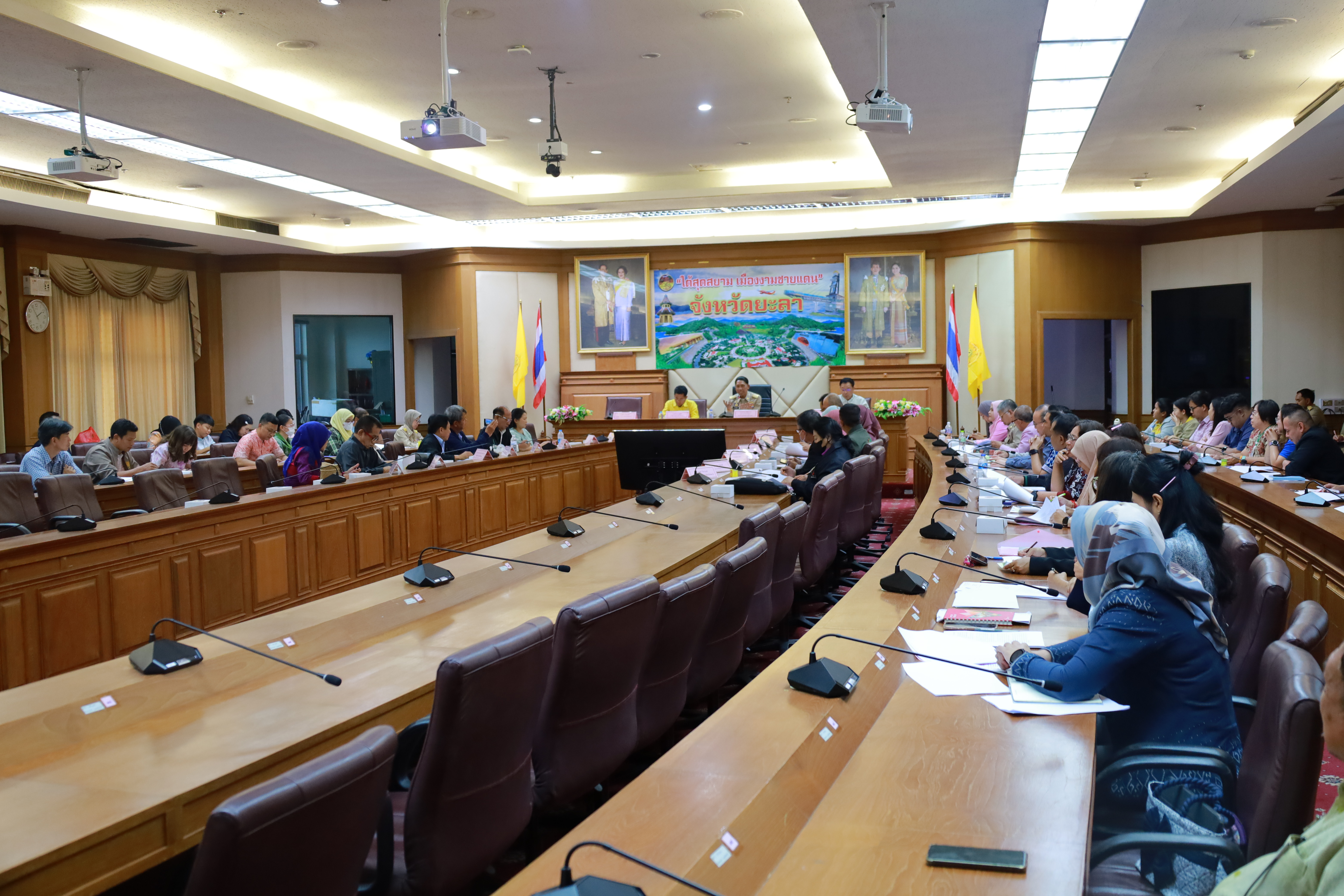 พช.ยะลา ร่วมประชุมคณะกรรมการบริหารงานกลุ่มจังหวัดแบบบูรณาการ (ก.บ.ก.) กลุ่มจังหวัดภาคใต้ชายแดน ครั้งที่ 1/2568