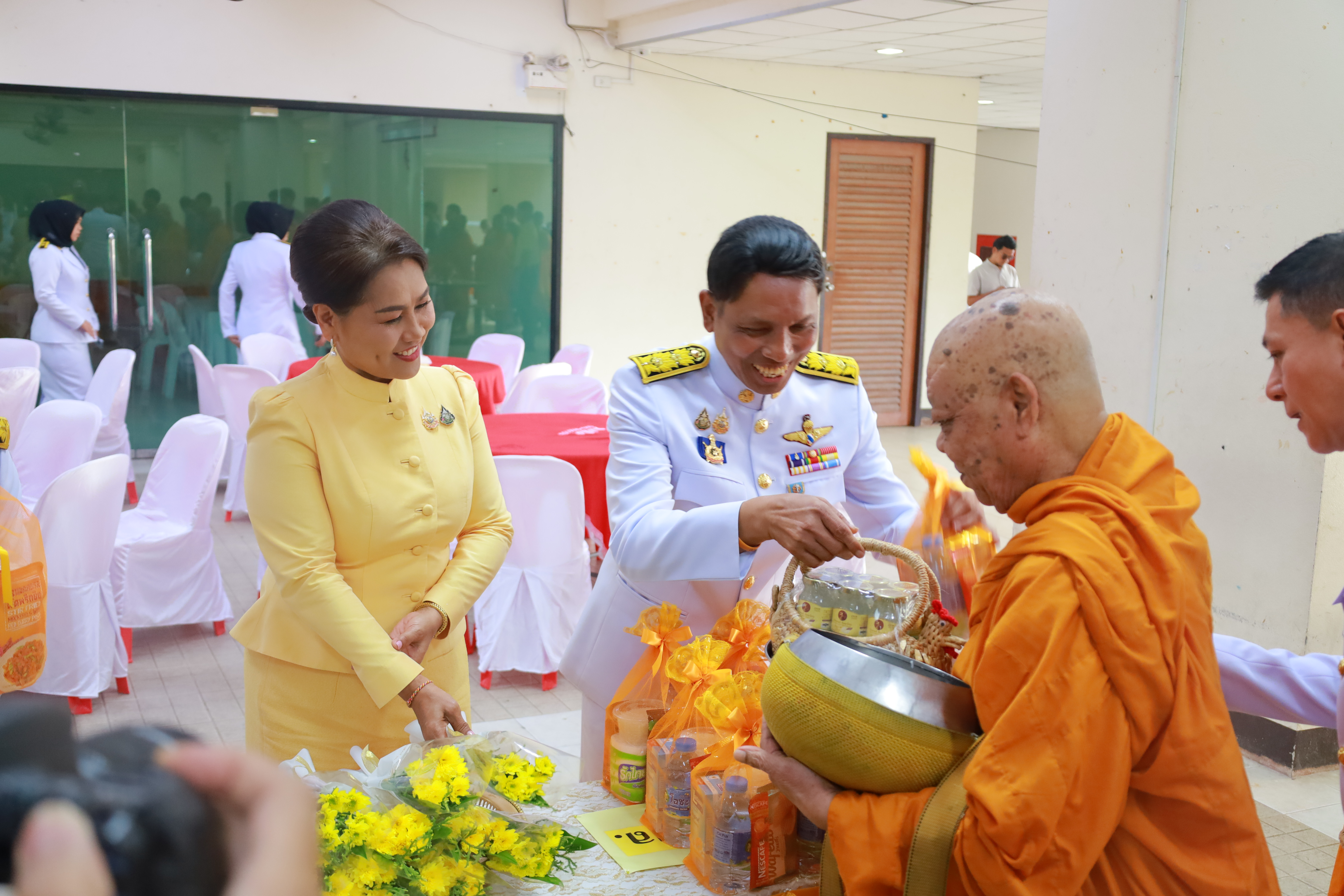 พช.ยะลา ร่วมพิธีเจริญพระพุทธมนต์ทำบุญตักบาตร  พิธีทางศาสนามหามงคลถวายพระราชกุศล 4 ศาสนา กิจกรรมเฉลิมพระเกียรติพระบาทสมเด็จพระเจ้าอยู่หัว  เนื่องในโอกาสพระราชพิธีสมมงคลพระชนมายุเท่าพระบาทสมเด็จพระพุทธยอดฟ้าจุฬาโลกมหาราช สมเด็จพระปฐมบรมกษัตริยาธิราชแห่งพระราชวงศ์จักรี พุทธศักราช 2568