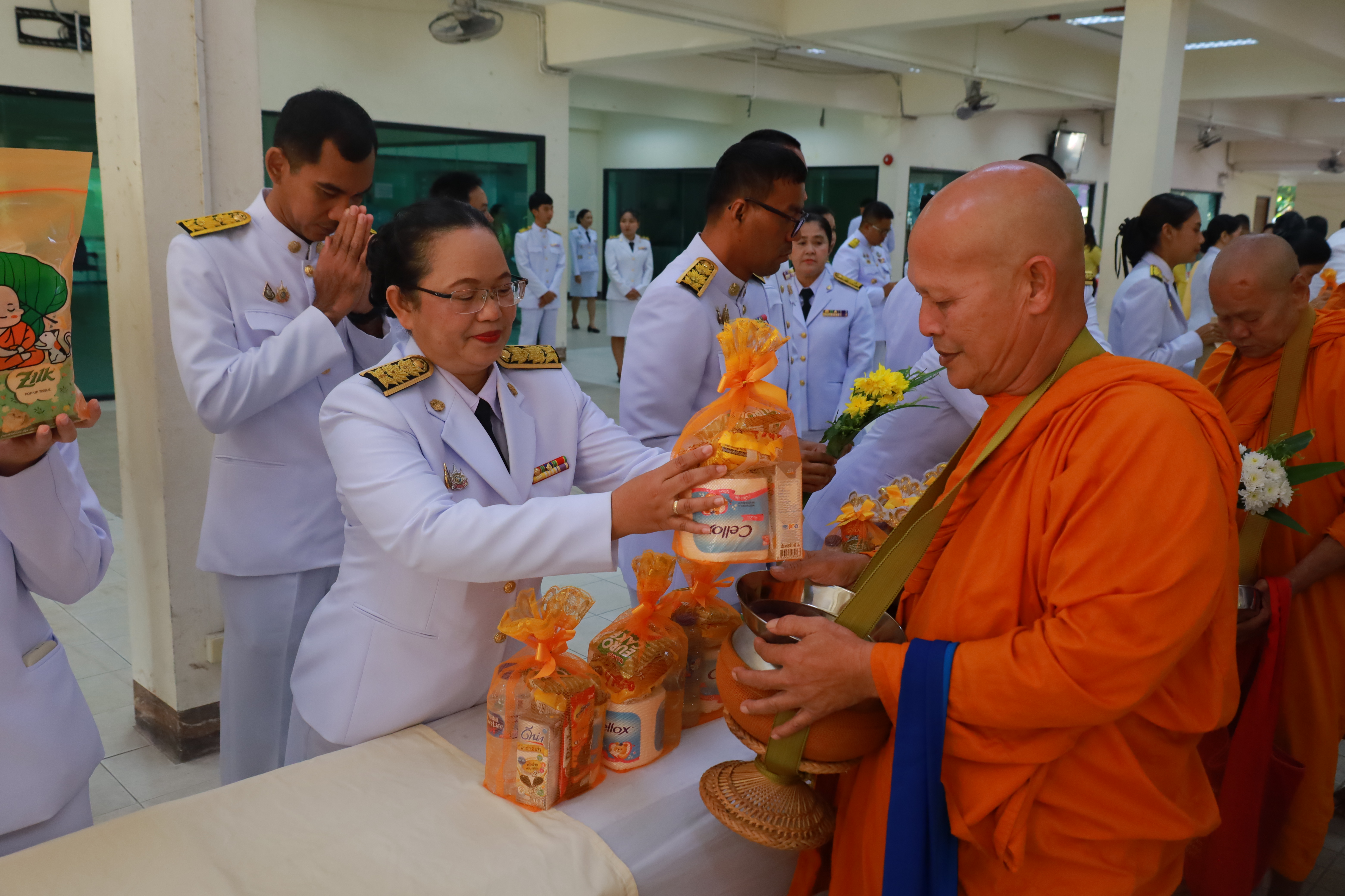 พช.ยะลา ร่วมพิธีเจริญพระพุทธมนต์ทำบุญตักบาตร  พิธีทางศาสนามหามงคลถวายพระราชกุศล 4 ศาสนา กิจกรรมเฉลิมพระเกียรติพระบาทสมเด็จพระเจ้าอยู่หัว  เนื่องในโอกาสพระราชพิธีสมมงคลพระชนมายุเท่าพระบาทสมเด็จพระพุทธยอดฟ้าจุฬาโลกมหาราช สมเด็จพระปฐมบรมกษัตริยาธิราชแห่งพระราชวงศ์จักรี พุทธศักราช 2568