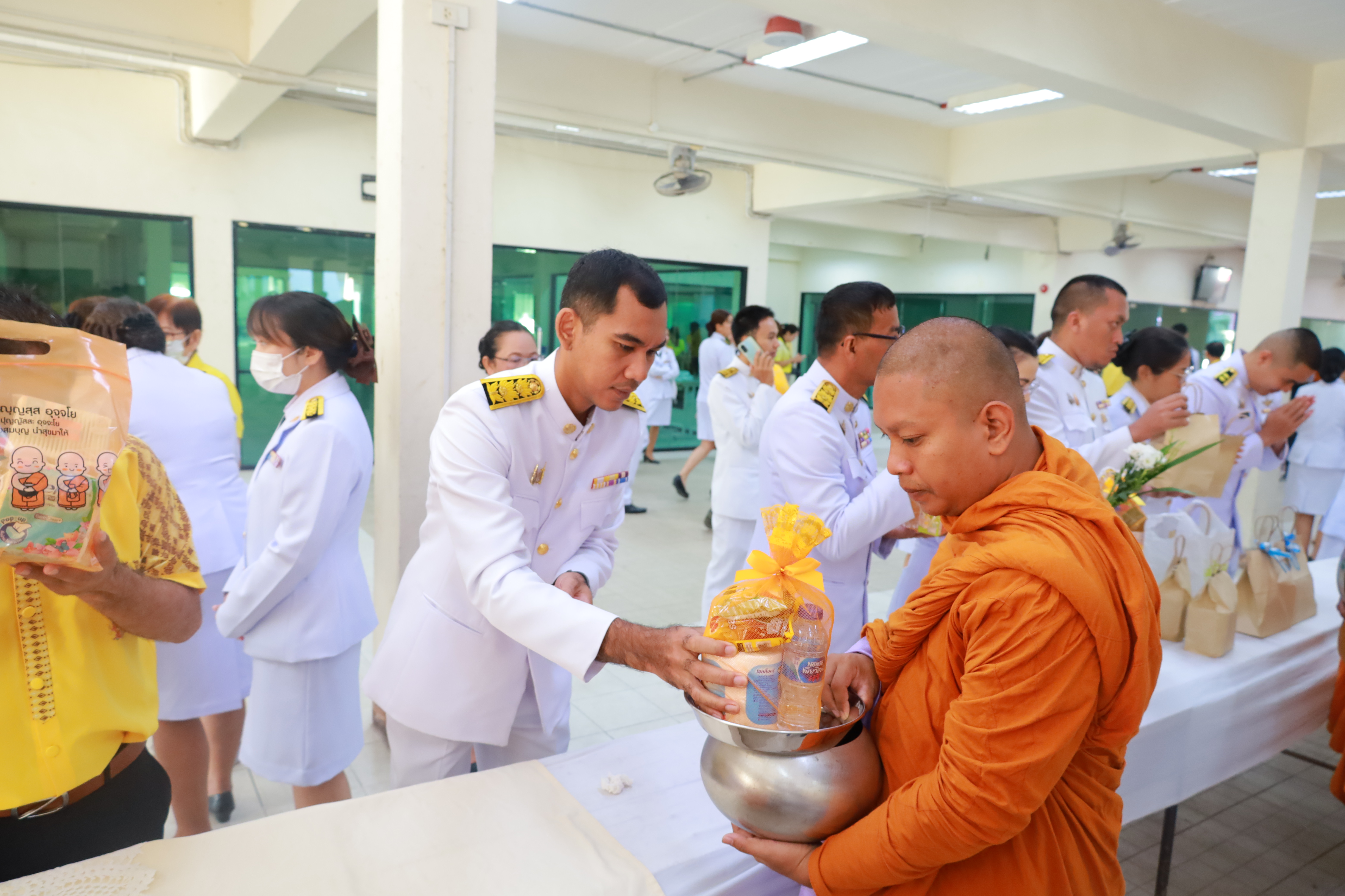 พช.ยะลา ร่วมพิธีเจริญพระพุทธมนต์ทำบุญตักบาตร  พิธีทางศาสนามหามงคลถวายพระราชกุศล 4 ศาสนา กิจกรรมเฉลิมพระเกียรติพระบาทสมเด็จพระเจ้าอยู่หัว  เนื่องในโอกาสพระราชพิธีสมมงคลพระชนมายุเท่าพระบาทสมเด็จพระพุทธยอดฟ้าจุฬาโลกมหาราช สมเด็จพระปฐมบรมกษัตริยาธิราชแห่งพระราชวงศ์จักรี พุทธศักราช 2568