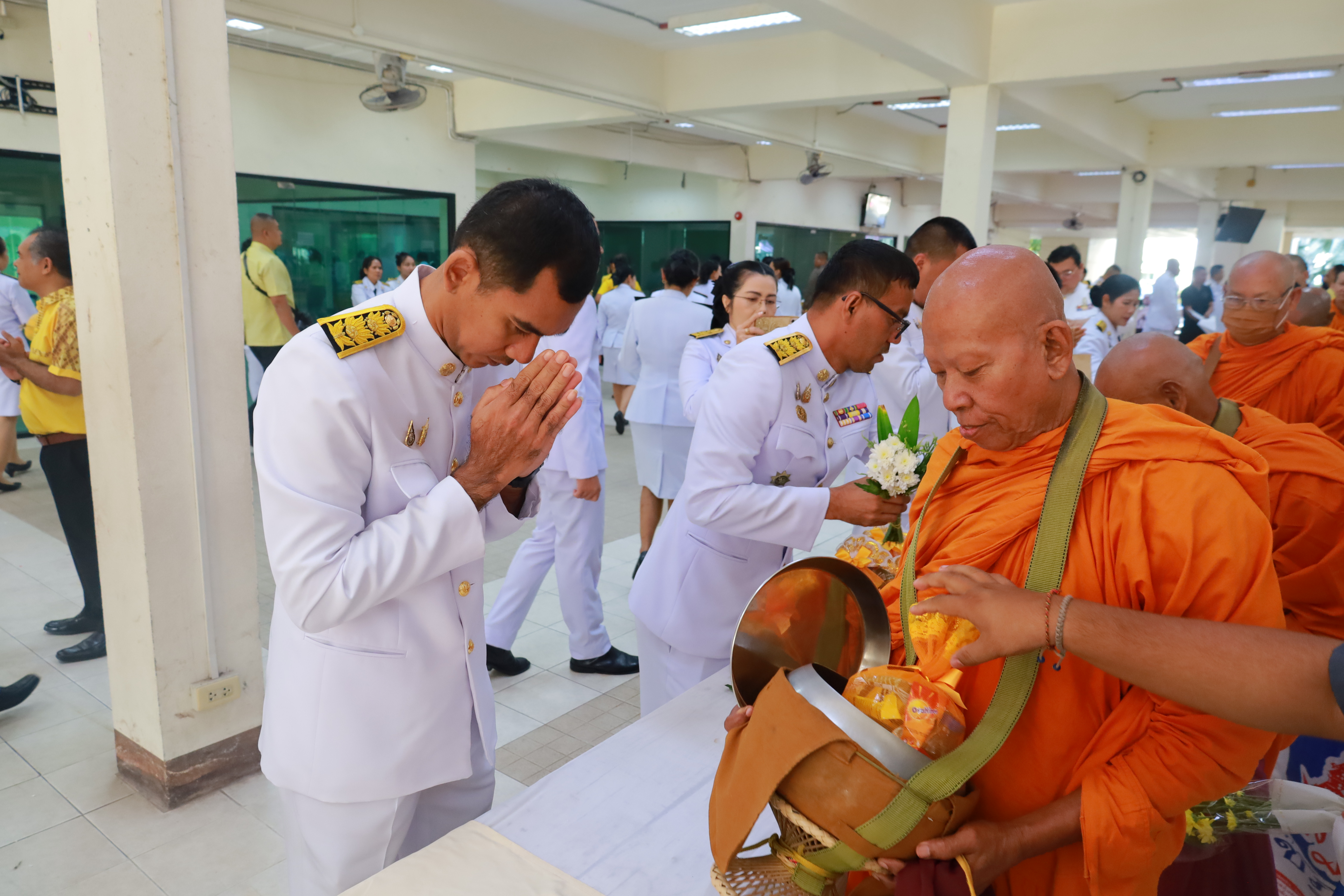 พช.ยะลา ร่วมพิธีเจริญพระพุทธมนต์ทำบุญตักบาตร  พิธีทางศาสนามหามงคลถวายพระราชกุศล 4 ศาสนา กิจกรรมเฉลิมพระเกียรติพระบาทสมเด็จพระเจ้าอยู่หัว  เนื่องในโอกาสพระราชพิธีสมมงคลพระชนมายุเท่าพระบาทสมเด็จพระพุทธยอดฟ้าจุฬาโลกมหาราช สมเด็จพระปฐมบรมกษัตริยาธิราชแห่งพระราชวงศ์จักรี พุทธศักราช 2568