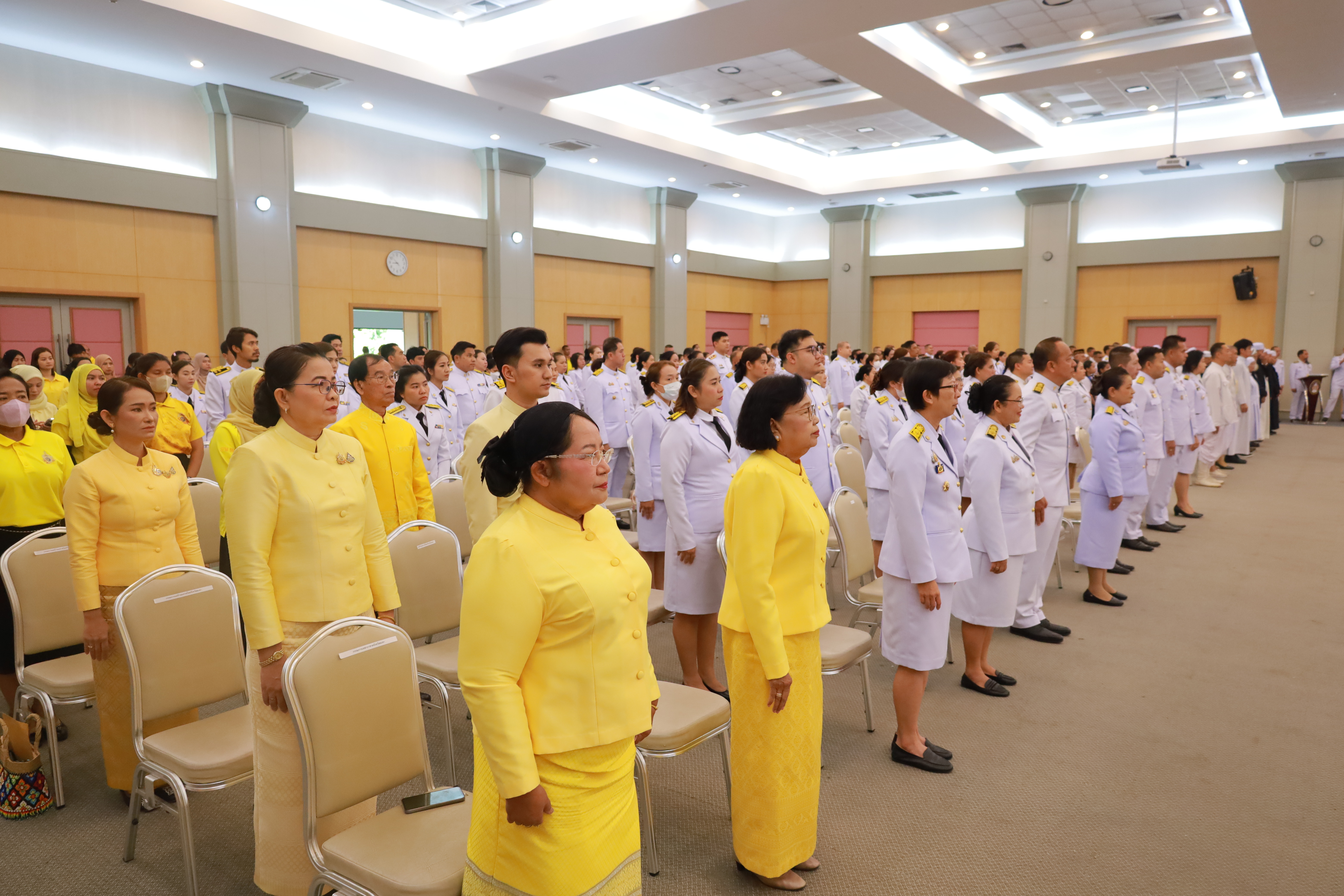 พช.ยะลา ร่วมพิธีเจริญพระพุทธมนต์ทำบุญตักบาตร  พิธีทางศาสนามหามงคลถวายพระราชกุศล 4 ศาสนา กิจกรรมเฉลิมพระเกียรติพระบาทสมเด็จพระเจ้าอยู่หัว  เนื่องในโอกาสพระราชพิธีสมมงคลพระชนมายุเท่าพระบาทสมเด็จพระพุทธยอดฟ้าจุฬาโลกมหาราช สมเด็จพระปฐมบรมกษัตริยาธิราชแห่งพระราชวงศ์จักรี พุทธศักราช 2568