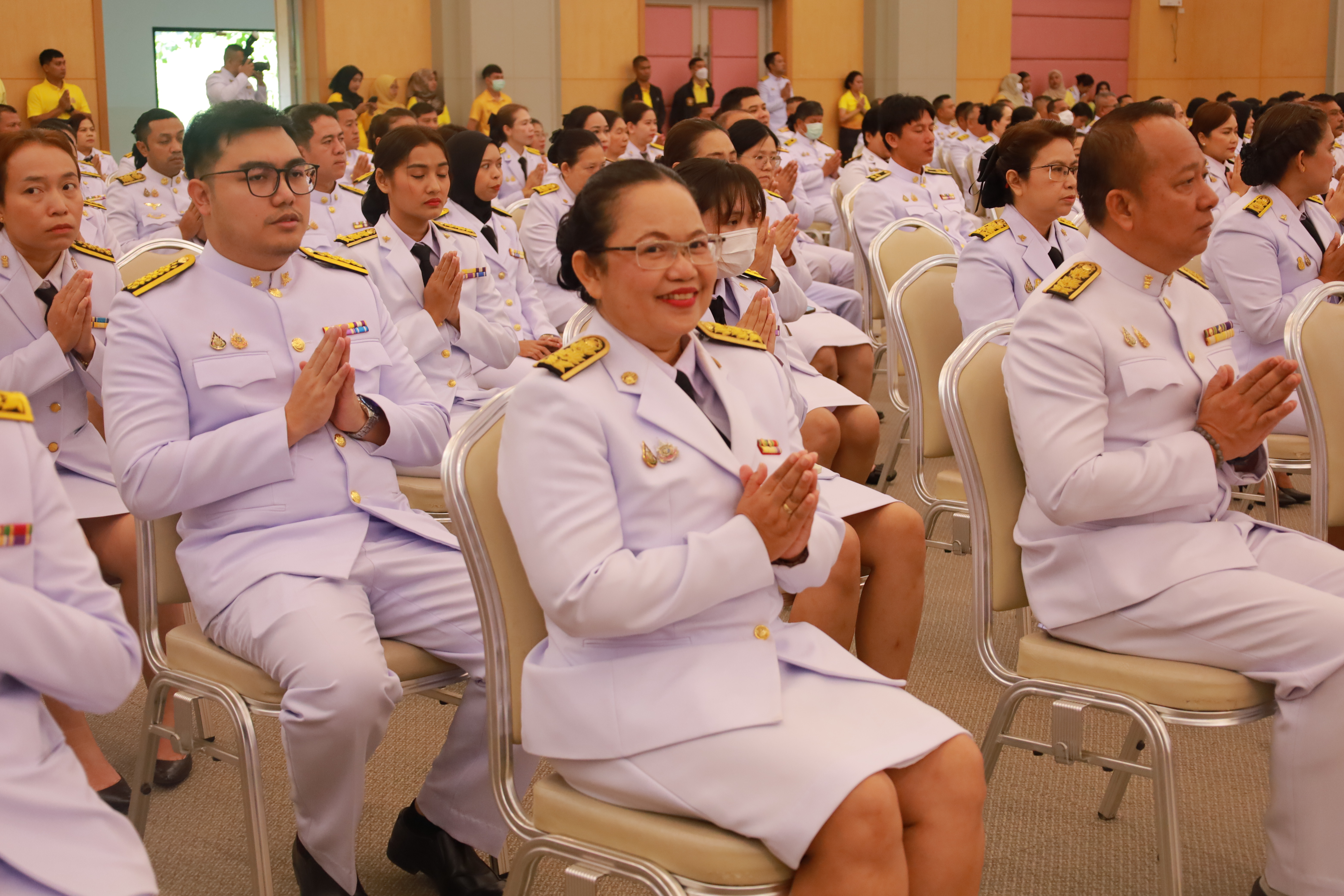 พช.ยะลา ร่วมพิธีเจริญพระพุทธมนต์ทำบุญตักบาตร  พิธีทางศาสนามหามงคลถวายพระราชกุศล 4 ศาสนา กิจกรรมเฉลิมพระเกียรติพระบาทสมเด็จพระเจ้าอยู่หัว  เนื่องในโอกาสพระราชพิธีสมมงคลพระชนมายุเท่าพระบาทสมเด็จพระพุทธยอดฟ้าจุฬาโลกมหาราช สมเด็จพระปฐมบรมกษัตริยาธิราชแห่งพระราชวงศ์จักรี พุทธศักราช 2568