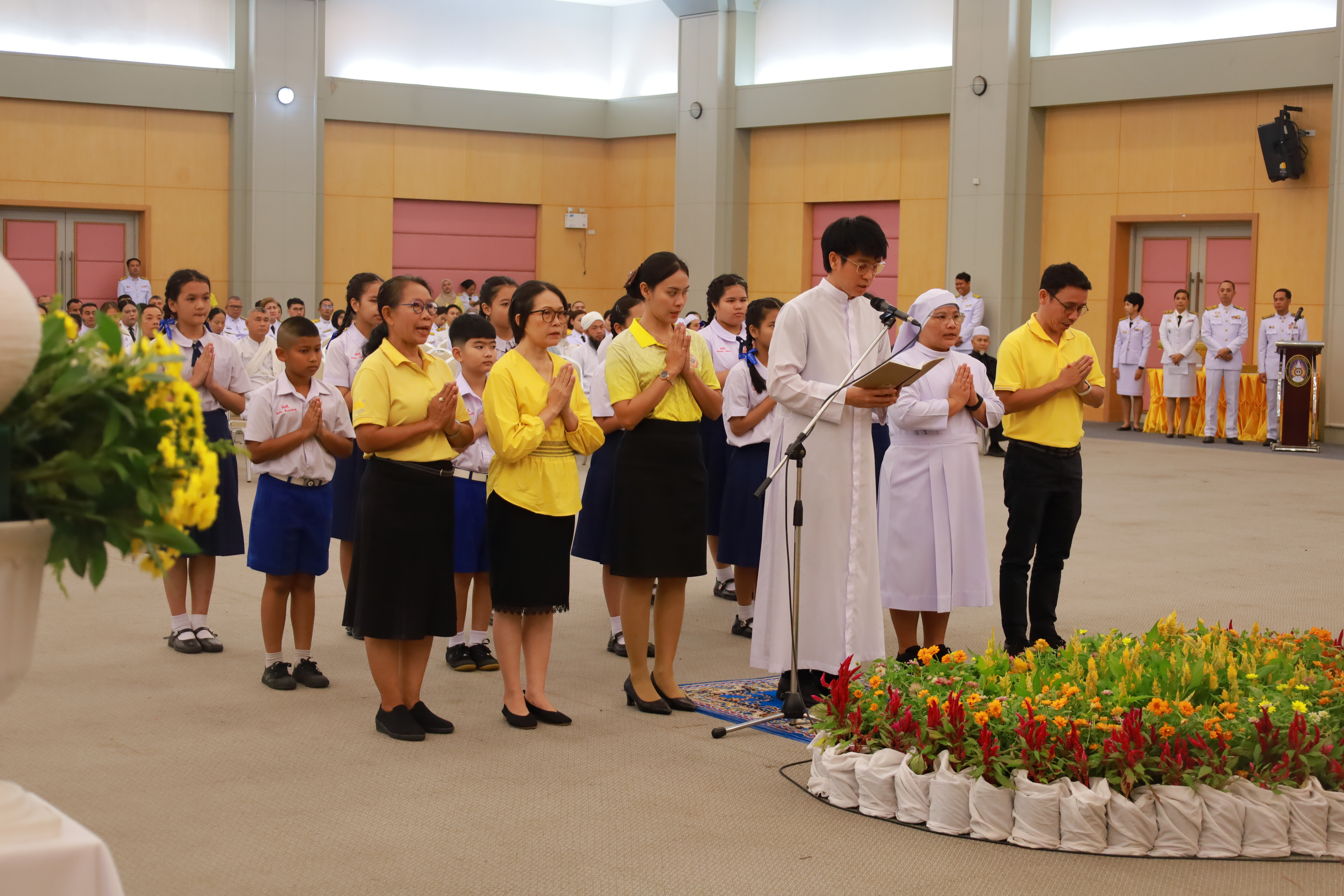 พช.ยะลา ร่วมพิธีเจริญพระพุทธมนต์ทำบุญตักบาตร  พิธีทางศาสนามหามงคลถวายพระราชกุศล 4 ศาสนา กิจกรรมเฉลิมพระเกียรติพระบาทสมเด็จพระเจ้าอยู่หัว  เนื่องในโอกาสพระราชพิธีสมมงคลพระชนมายุเท่าพระบาทสมเด็จพระพุทธยอดฟ้าจุฬาโลกมหาราช สมเด็จพระปฐมบรมกษัตริยาธิราชแห่งพระราชวงศ์จักรี พุทธศักราช 2568