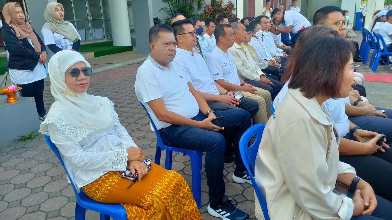 พช.ยะลา ร่วมพิธีเปิดกิจกรรมเดินรณรงค์เชิญชวนไปใช้สิทธิเลือกตั้ง อบจ.ยะลา
