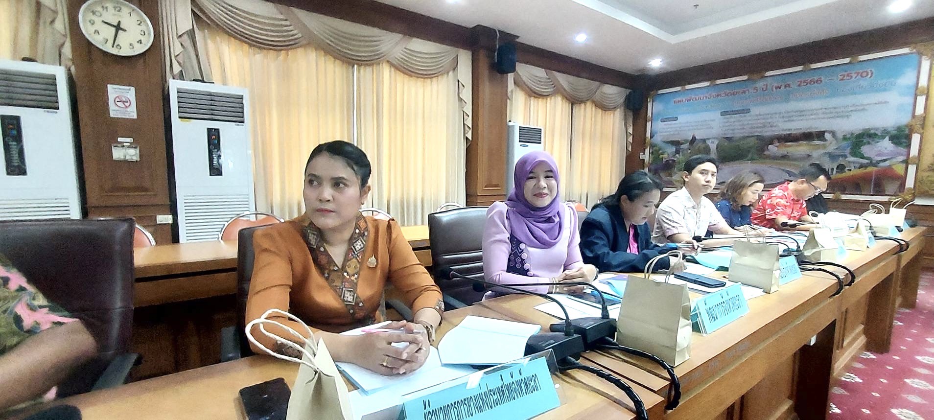 พช.ยะลา ร่วมประชุมคณะทำงานด้านการส่งเสริมพัฒนาอาชีพและการตลาด ระดับจังหวัด ภายใต้โครงการจัดการที่ดินทำกินให้ชุมชนตามนโยบายรัฐบาล พ.ศ 2568
