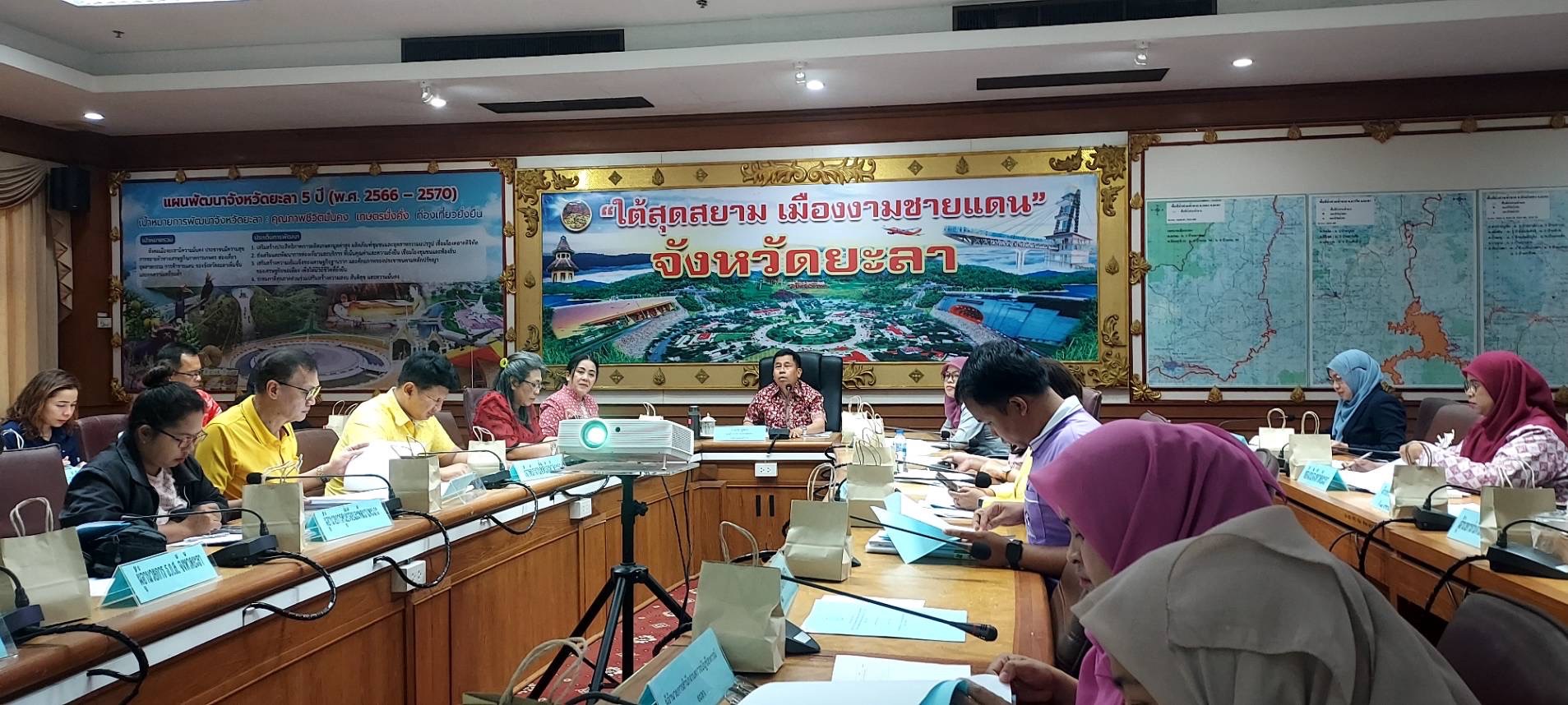 พช.ยะลา ร่วมประชุมคณะทำงานด้านการส่งเสริมพัฒนาอาชีพและการตลาด ระดับจังหวัด ภายใต้โครงการจัดการที่ดินทำกินให้ชุมชนตามนโยบายรัฐบาล พ.ศ 2568