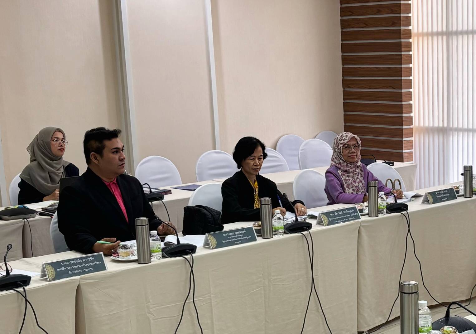 พช.ยะลา ร่วมประชุมคณะกรรมการสรรหาและคัดเลือกคณะกรรมการศูนย์ประสานงานด้านเด็กและสตรีในจังหวัดชายแดนใต้