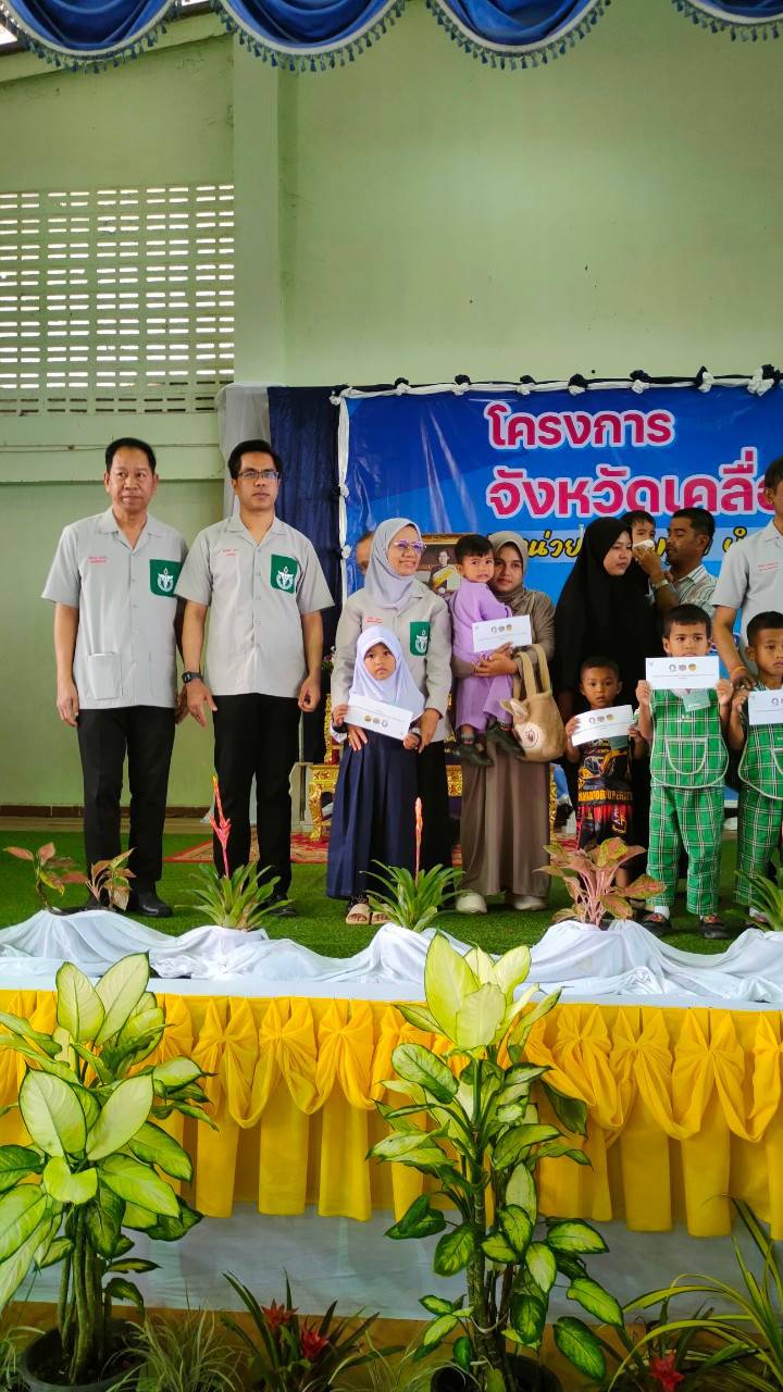 พช.ยะลา ร่วมกิจกรรมจังหวัดเคลื่อนที่ “หน่วยบำบัดทุกข์ บำรุงสุข สร้างรอยยิ้มให้ประชาชน”