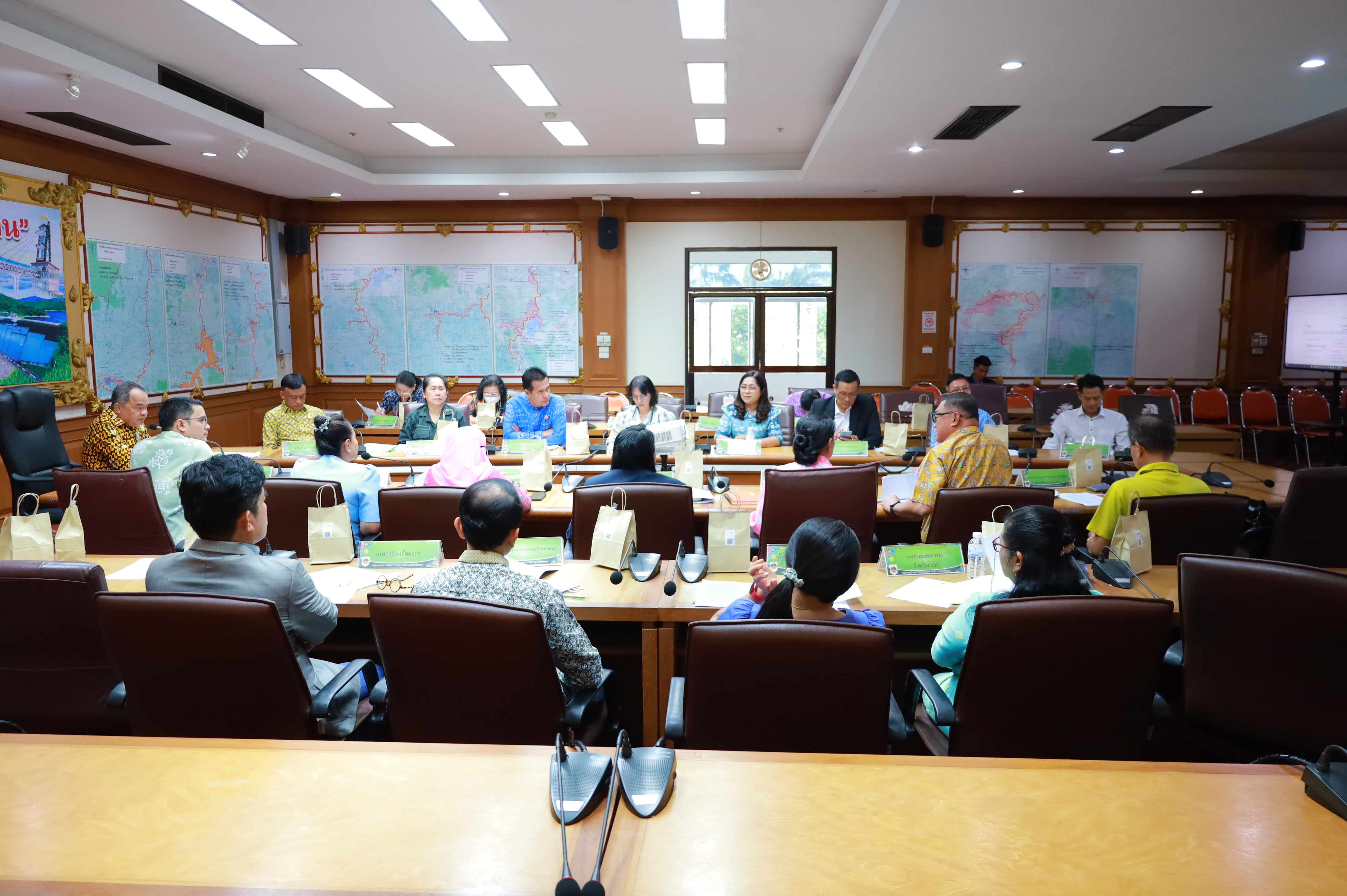 พช.ยะลา ร่วมประชุมคณะกรรมการสรรหาผู้ที่มีผลงานดีเด่นของจังหวัดชายแดนใต้ ประจำปี พ.ศ. 2567