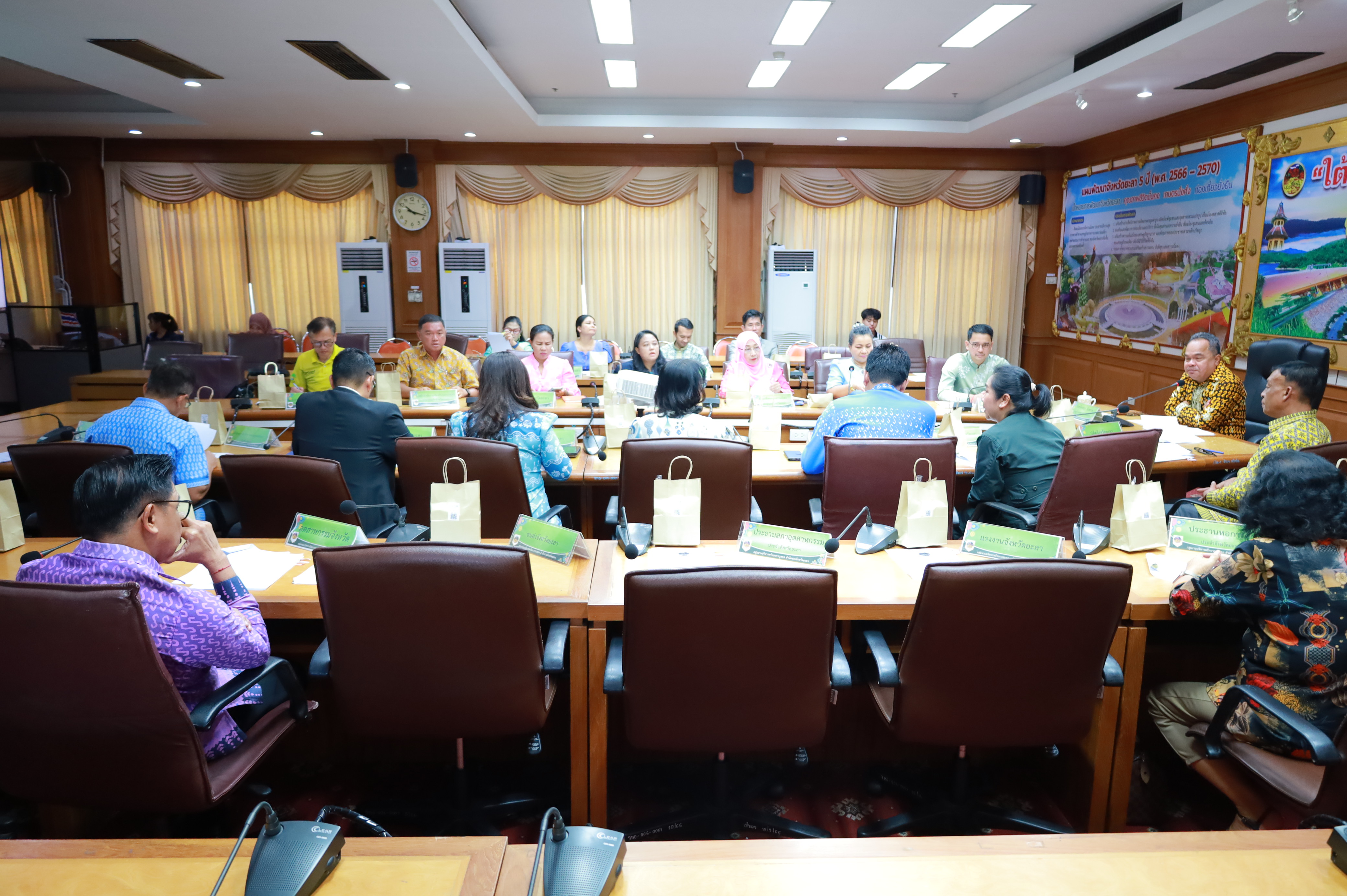 พช.ยะลา ร่วมประชุมคณะกรรมการสรรหาผู้ที่มีผลงานดีเด่นของจังหวัดชายแดนใต้ ประจำปี พ.ศ. 2567