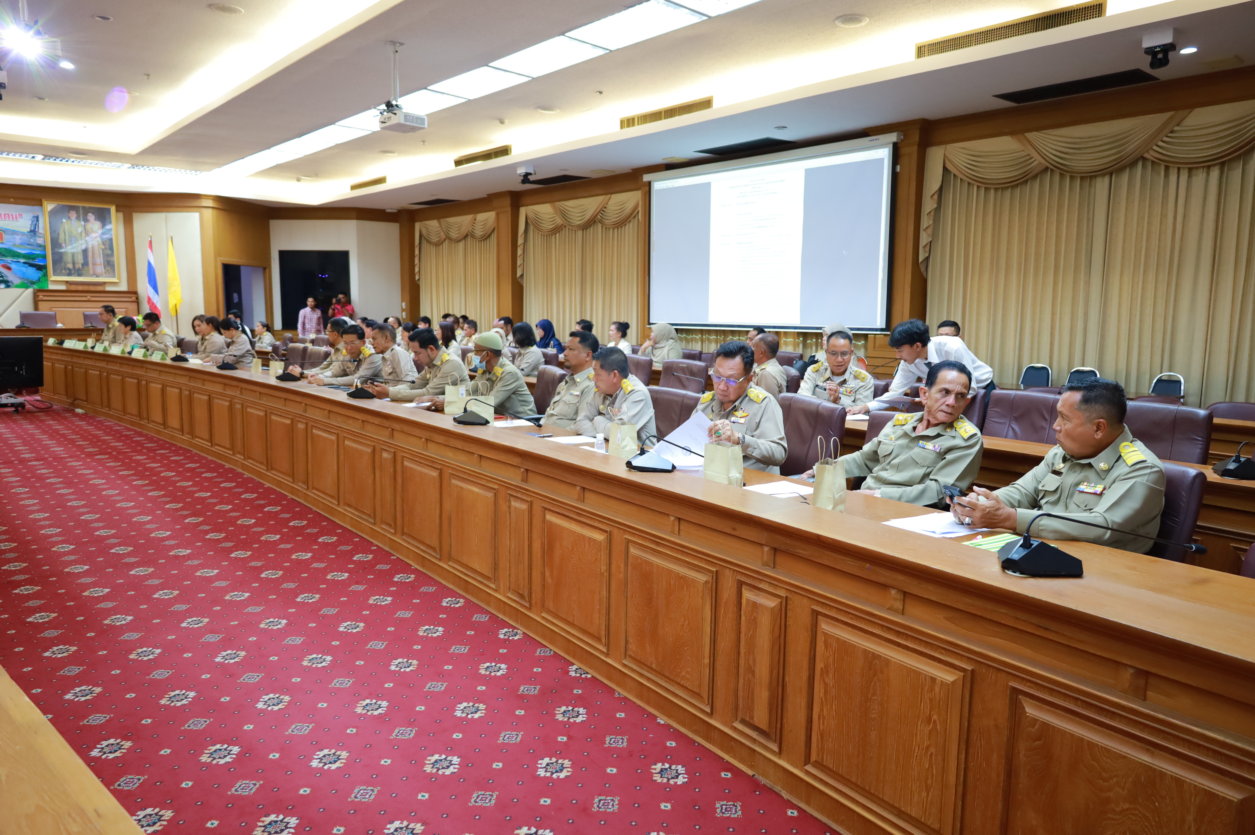 พช.ยะลา ร่วมประชุมนายกองค์กรปกครองส่วนท้องถิ่นและปลัดองค์กรปกครองส่วนท้องถิ่น ประจำเดือนกุมภาพันธ์