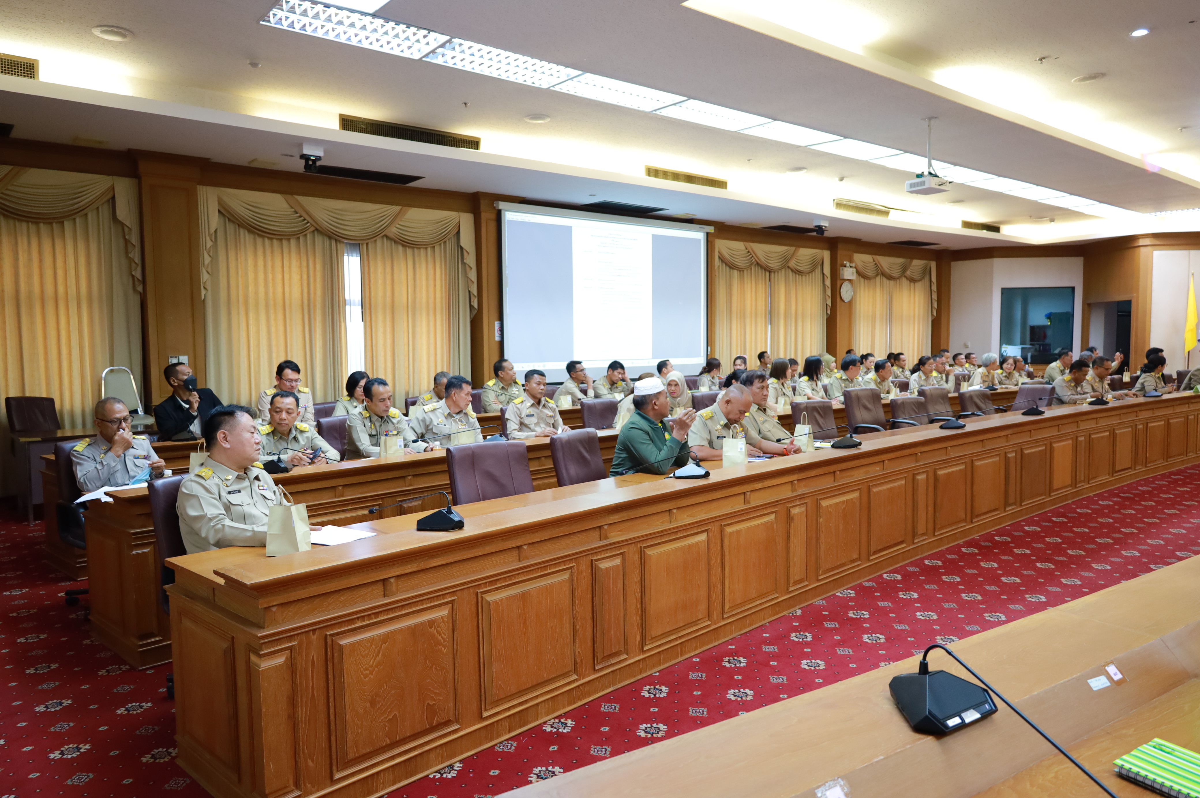 พช.ยะลา ร่วมประชุมนายกองค์กรปกครองส่วนท้องถิ่นและปลัดองค์กรปกครองส่วนท้องถิ่น ประจำเดือนกุมภาพันธ์