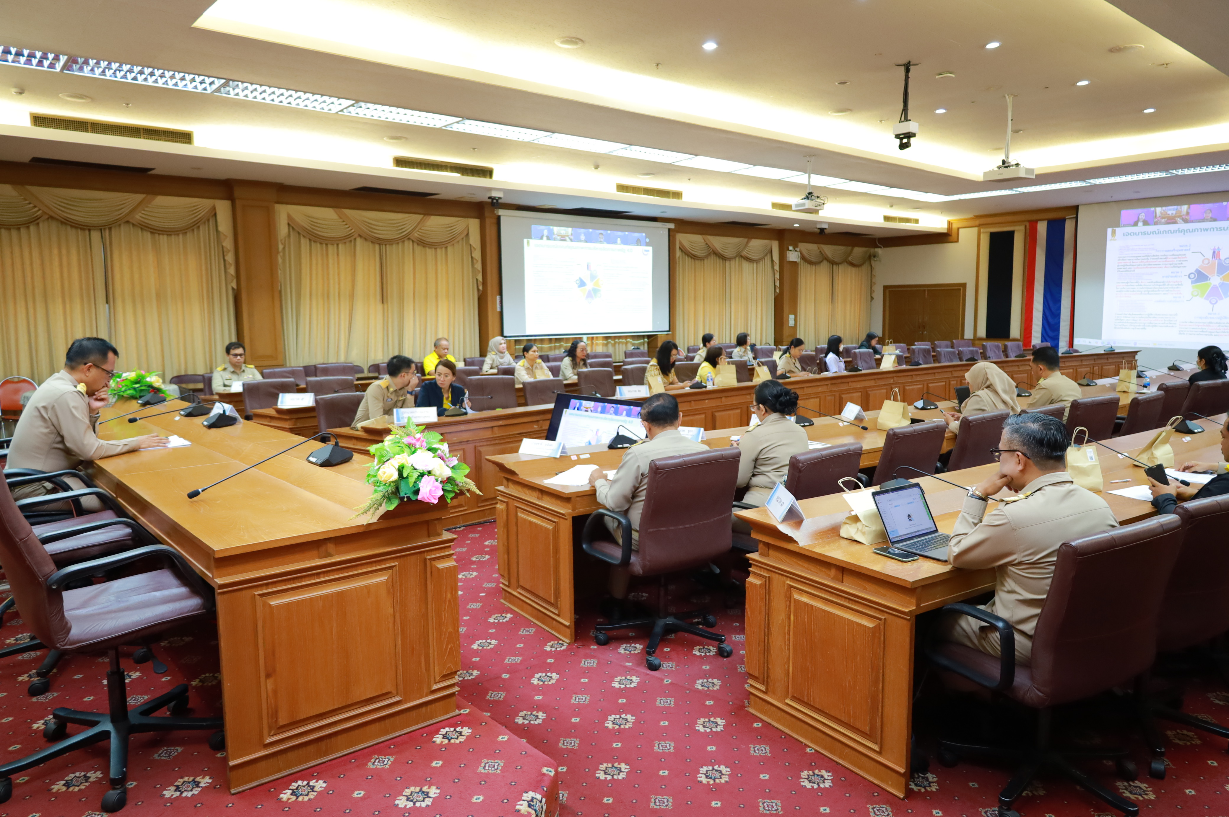 พช.ยะลา ร่วมประชุมเชิญปฏิบัติการจัดทำรายงานผลการดำเนินการพัฒนาองค์กร (Application Report) ในสมัครรางวัลเลิศรัฐ ประจำปี 2568