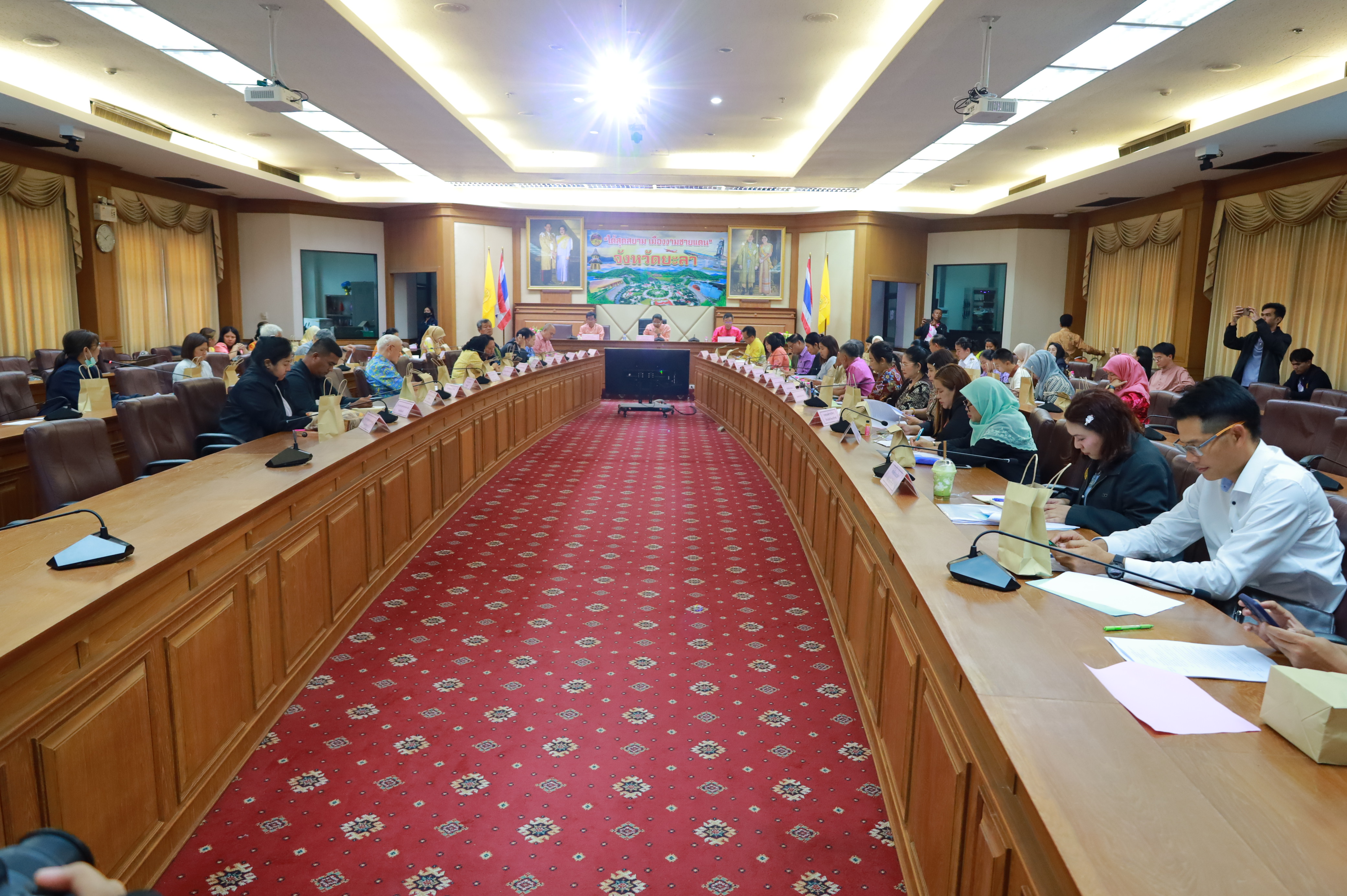 พช.ยะลา ร่วมประชุมคณะกรรมการร่วมภาครัฐและเอกชนเพื่อแก้ไขปัญหาทางเศรษฐกิจ (กรอ.) กลุ่มจังหวัดภาคใต้ชายแดน ครั้งที่ 3/2568