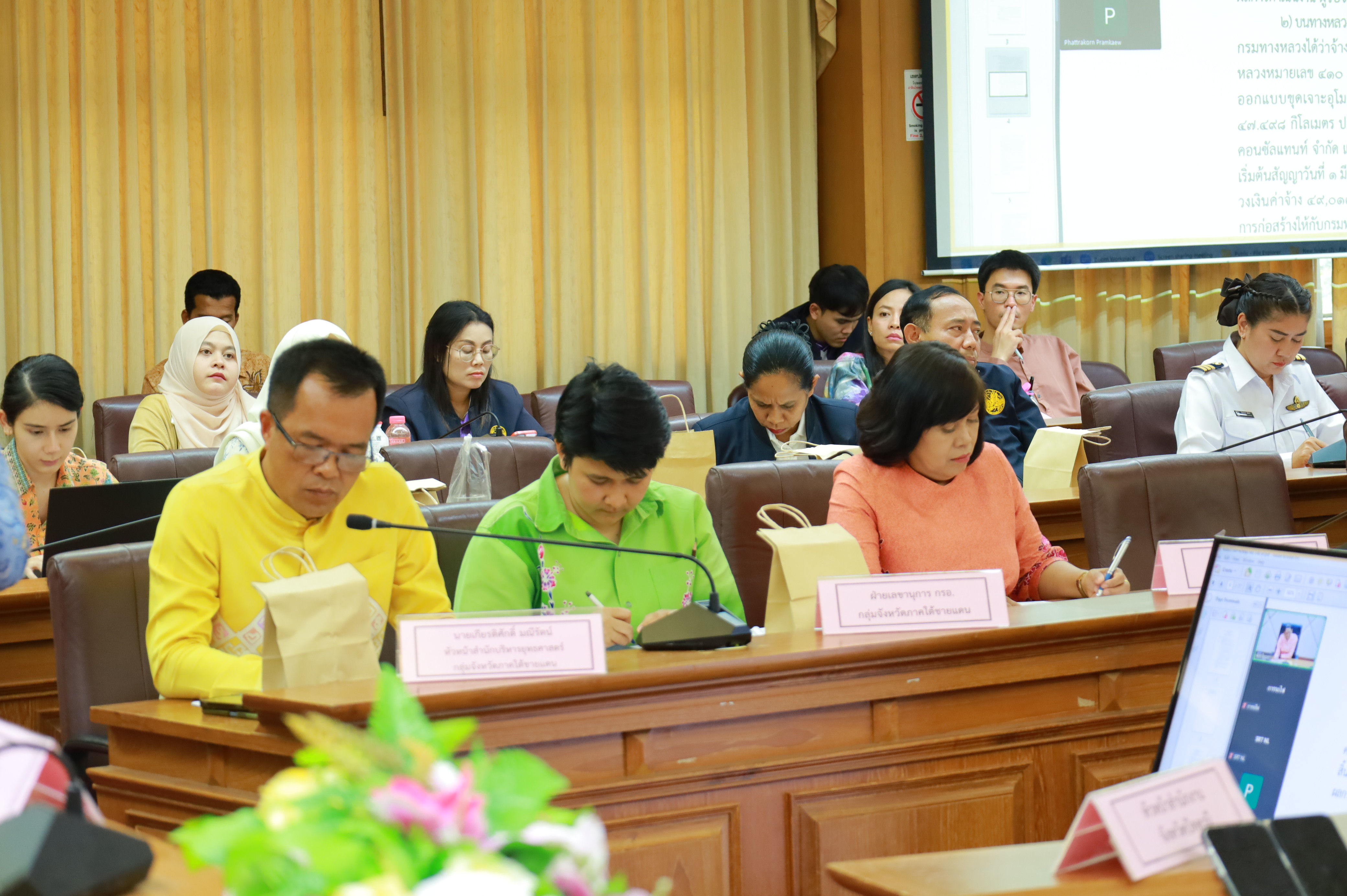 พช.ยะลา ร่วมประชุมคณะกรรมการร่วมภาครัฐและเอกชนเพื่อแก้ไขปัญหาทางเศรษฐกิจ (กรอ.) กลุ่มจังหวัดภาคใต้ชายแดน ครั้งที่ 3/2568