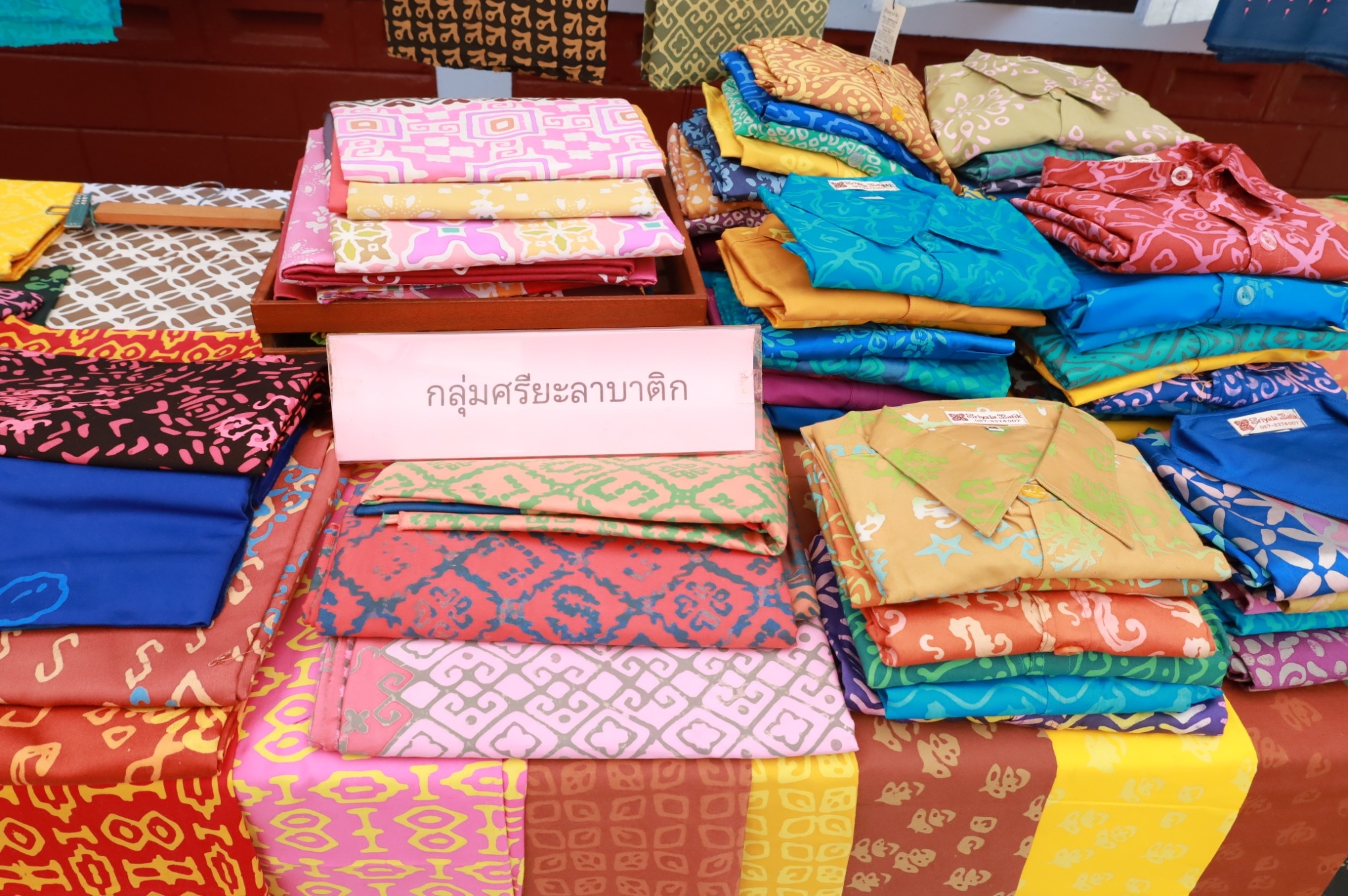พช. ยะลา นำผู้ประกอบการ OTOP ออกบูทตลาดนัด OTOP สัญจร ร่วมจำหน่าย ณ ศพช.ยะลา