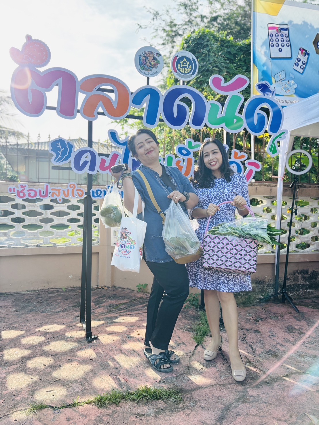 พช.ยะลา จัดตลาดนัดคนไทยยิ้มได้ “ช้อปสุขใจ หน้าบ้าน พช.” สัปดาห์ที่ 4 ยอดปังๆ เพิ่มขึ้นทุกสัปดาห์