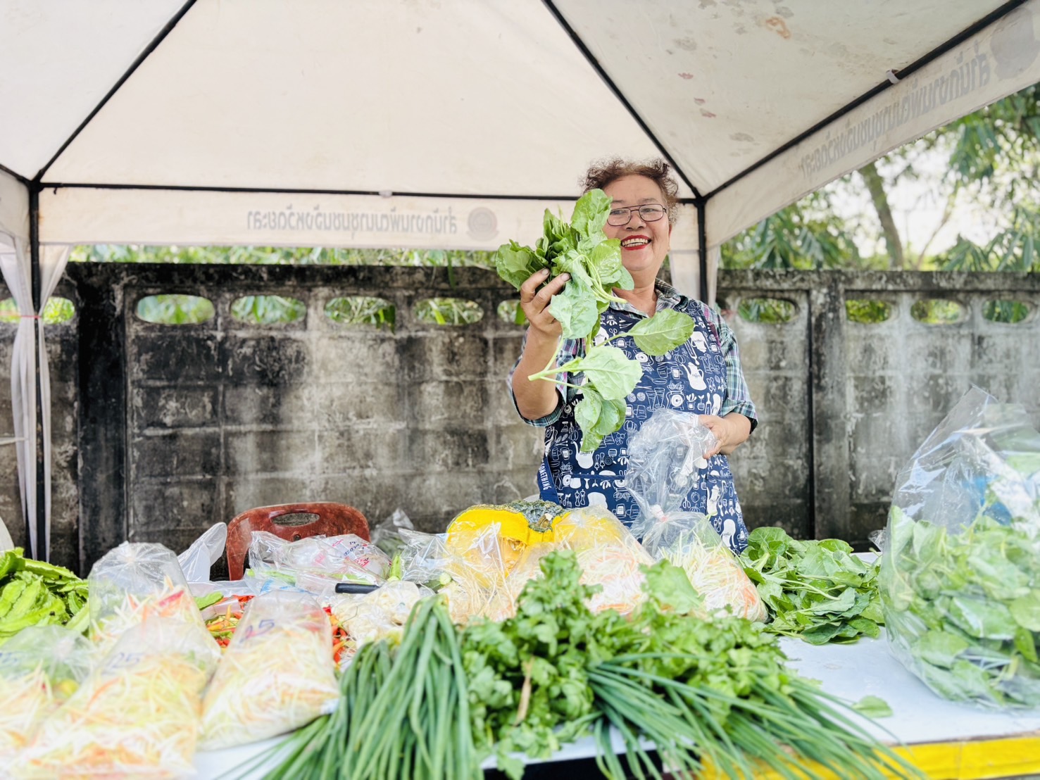 พช.ยะลา จัดตลาดนัดคนไทยยิ้มได้ “ช้อปสุขใจ หน้าบ้าน พช.” สัปดาห์ที่ 4 ยอดปังๆ เพิ่มขึ้นทุกสัปดาห์