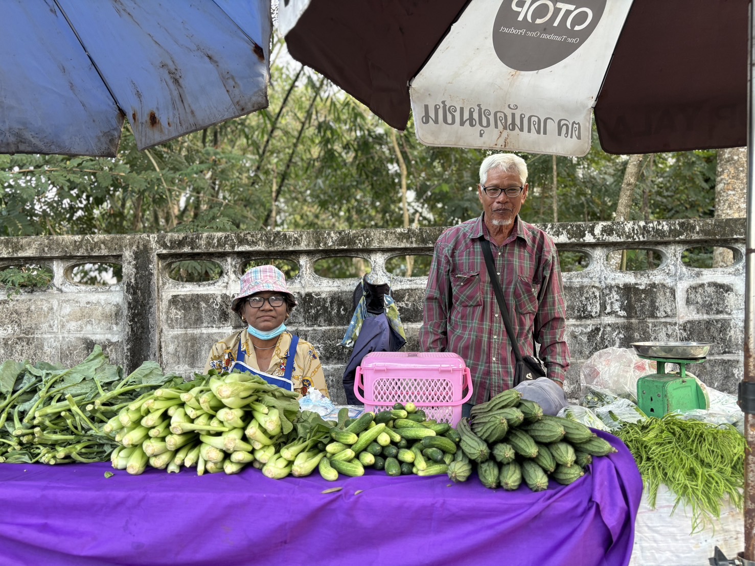 พช.ยะลา จัดตลาดนัดคนไทยยิ้มได้ “ช้อปสุขใจ หน้าบ้าน พช.” สัปดาห์ที่ 5 ยอดปังๆ เพิ่มขึ้นทุกสัปดาห์