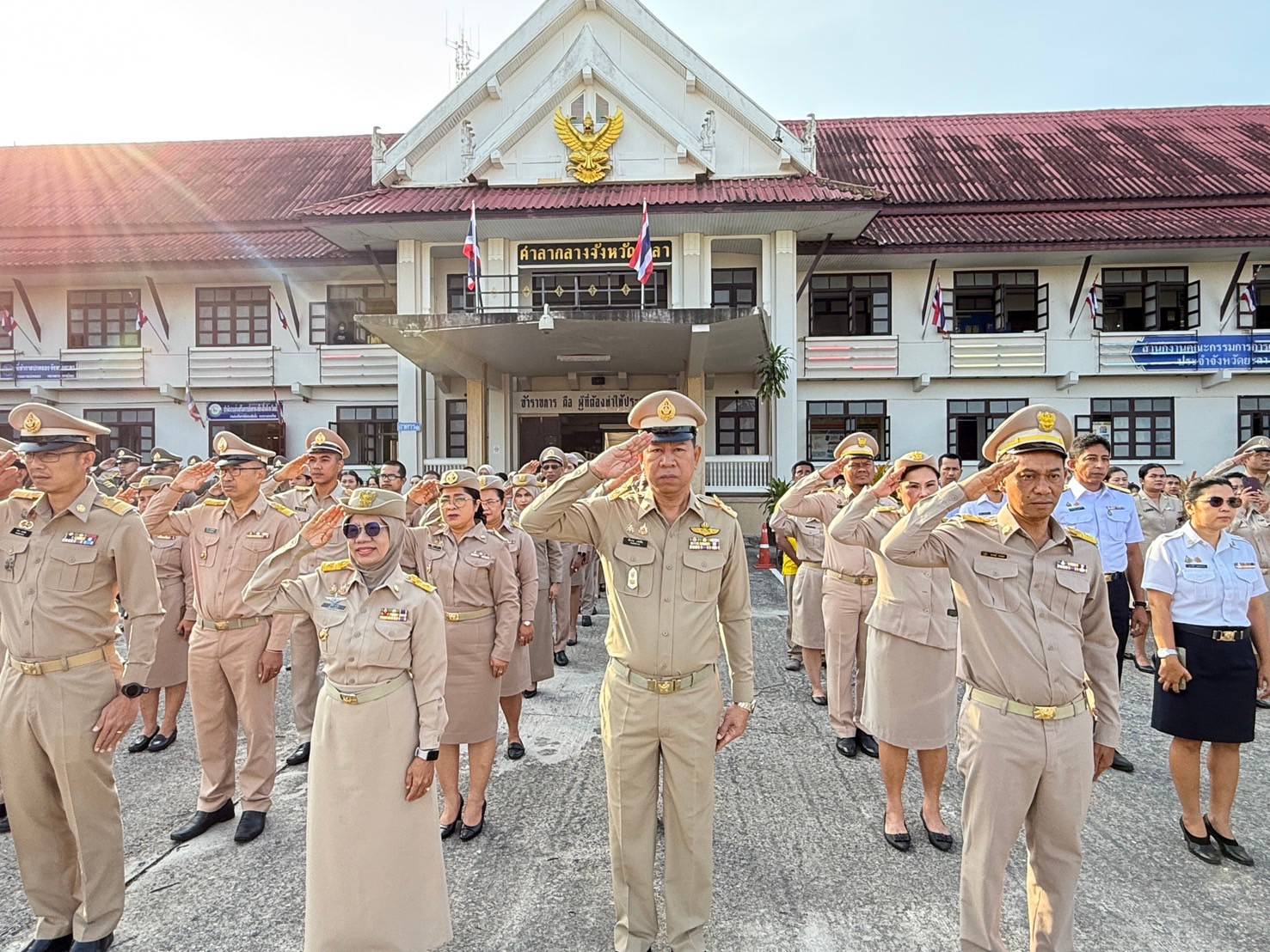 พช.ยะลา ร่วมกิจกรรมเข้าแถวเคารพธงชาติ และร่วมร้องเพลงชาติ
