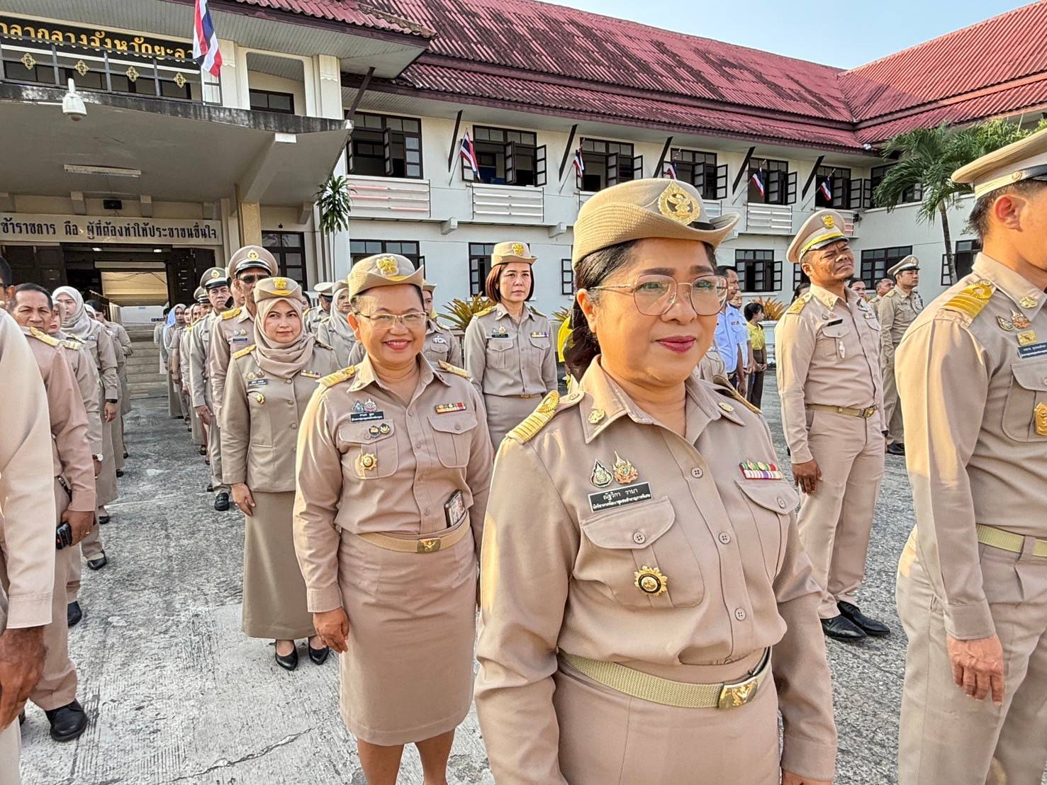 พช.ยะลา ร่วมกิจกรรมเข้าแถวเคารพธงชาติ และร่วมร้องเพลงชาติ