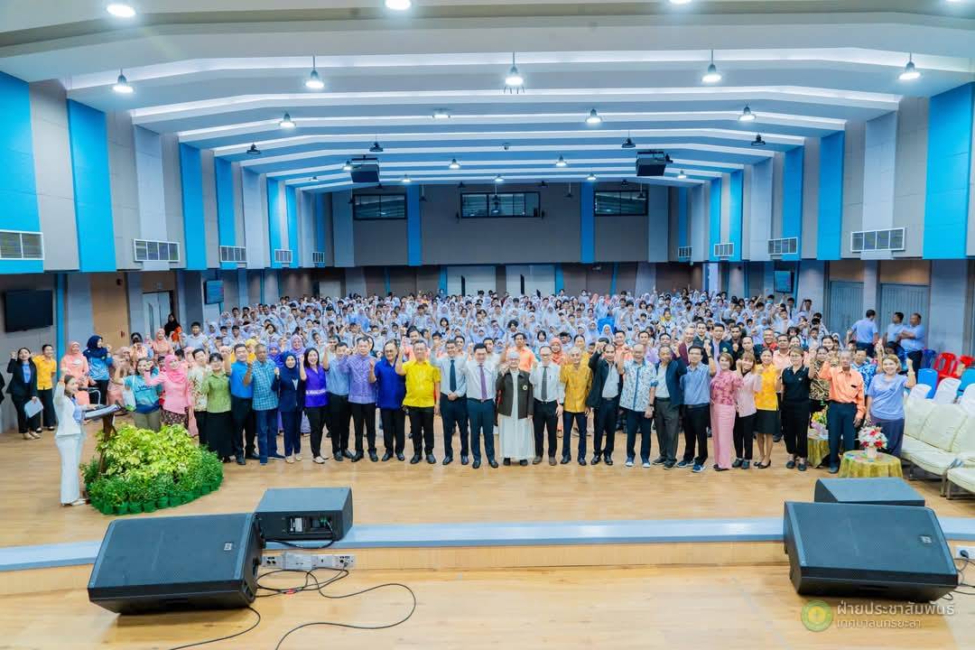 พช.ยะลา ร่วมกิจกรรมมอบทุนการศึกษาโครงการทุนการศึกษาสำหรับนักศึกษาและการให้ความช่วยเหลือนักเรียน พัฒนาคุณภาพชีวิตของเด็กและเยาวชน ส่งเสริมอนาคตทางการศึกษา