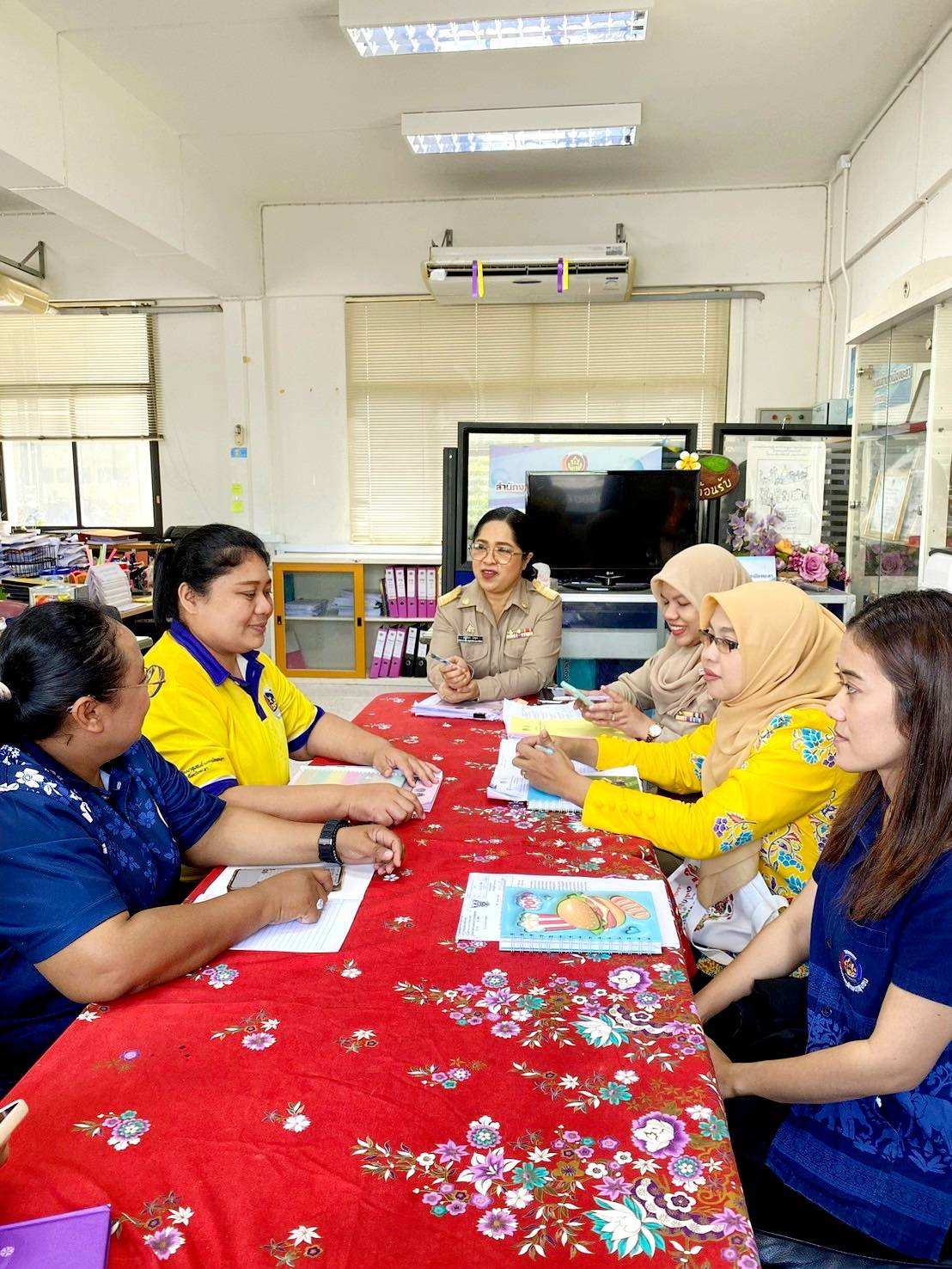 พช.ยะลา ลงพื้นที่ติดตามการดำเนินงานกองทุนพัฒนาบทบาทสตรี