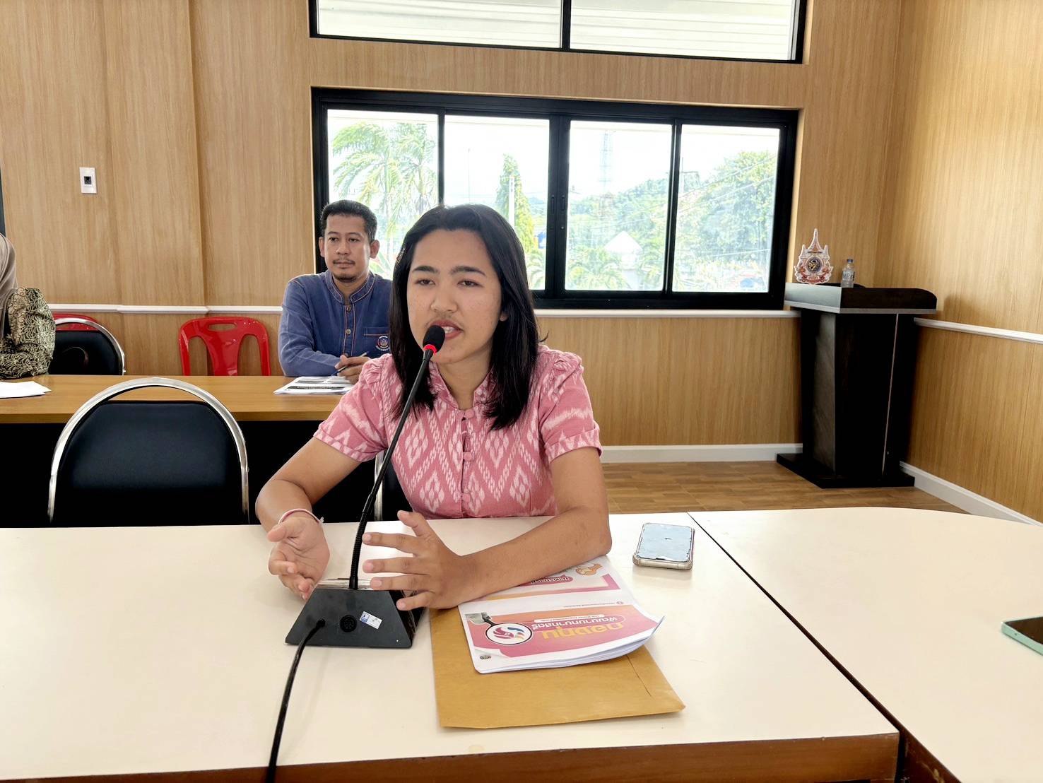 พช.ยะลา ร่วมเป็นวิทยากรให้ความรู้เกี่ยวกับแนวทางการขับเคลื่อนงานกองทุนพัฒนาบทบาทสตรี การบริหารจัดการหนี้ กฏหมายที่เกี่ยวข้อง และมาตรการต่างๆที่ช่วยเหลือ บรรเทาความเดือดร้อนให้แก่สมาชิกกองทุนพัฒนาบทบาทสตรีอำเภอบันนังสตา