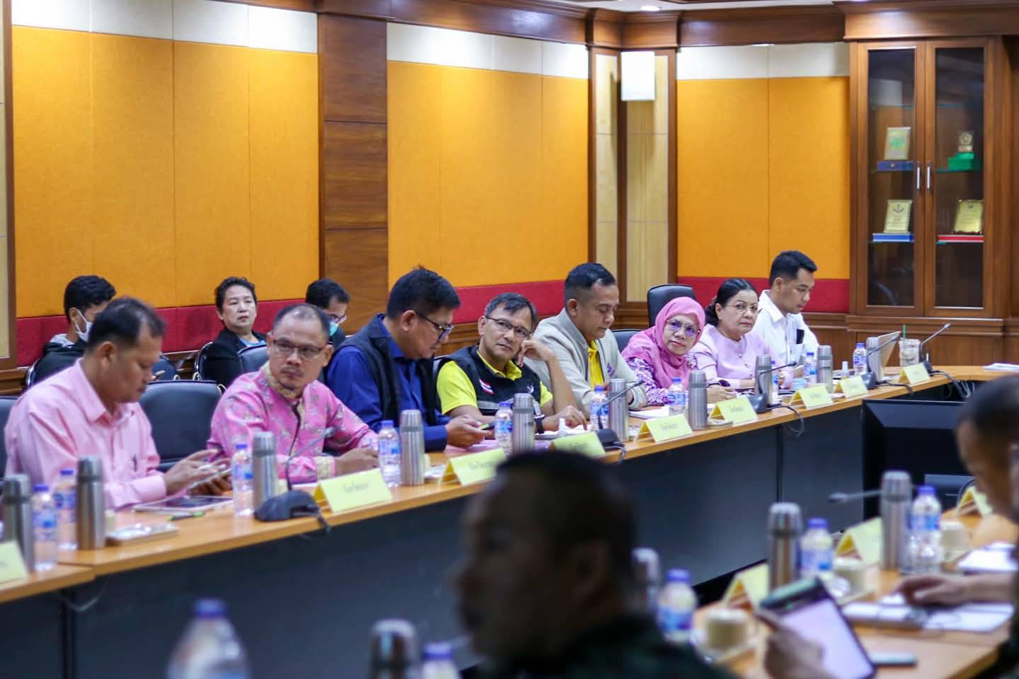 พช.ยะลา ร่วมประชุมเตรียมการสัมมนากระบวนการจัดทำแผนร่วม ตามแผนงานบูรณาการแก้ไขปัญหา จชต. (ADM)ระหว่างแผนบูรณาการขับเคลื่อนการแก้ปัญหาจังหวัดชายแดนภาคใต้ กับแผนงานพัฒนาจังหวัดและกลุ่มจังหวัดแบบบูรณาการ(ONE PLAN)