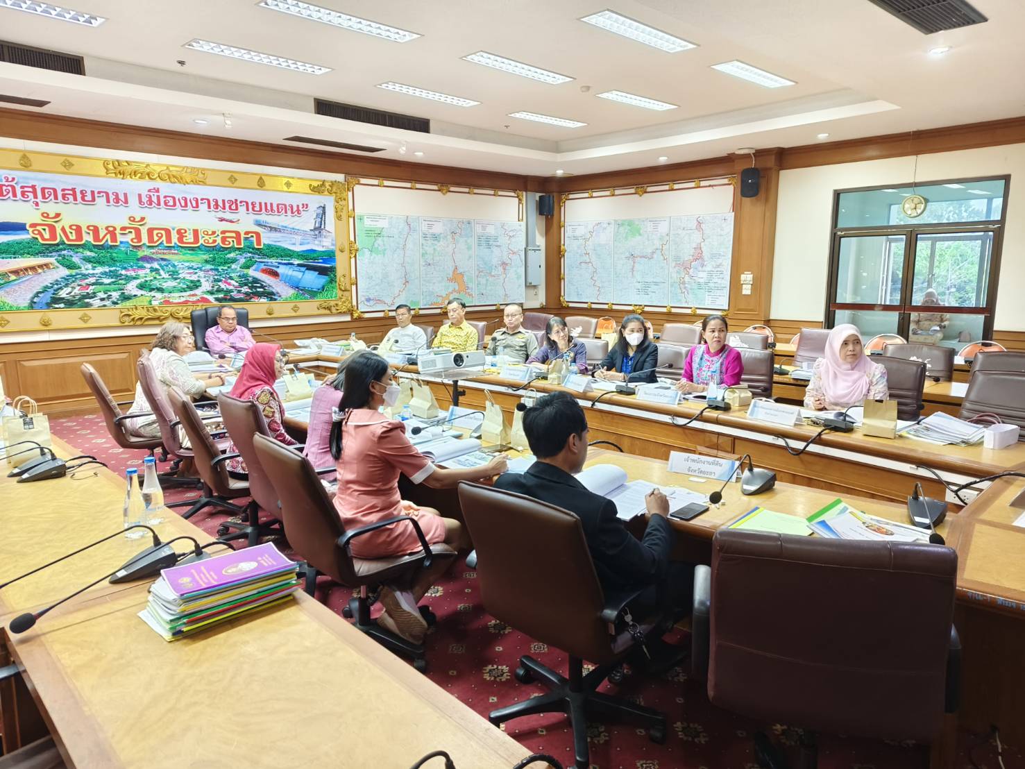 พช.ยะลา ร่วมประชุมคณะกรรมการคัดเลือกผู้ที่มีผลงานดีเด่นของจังหวัดชายแดนใต้ 