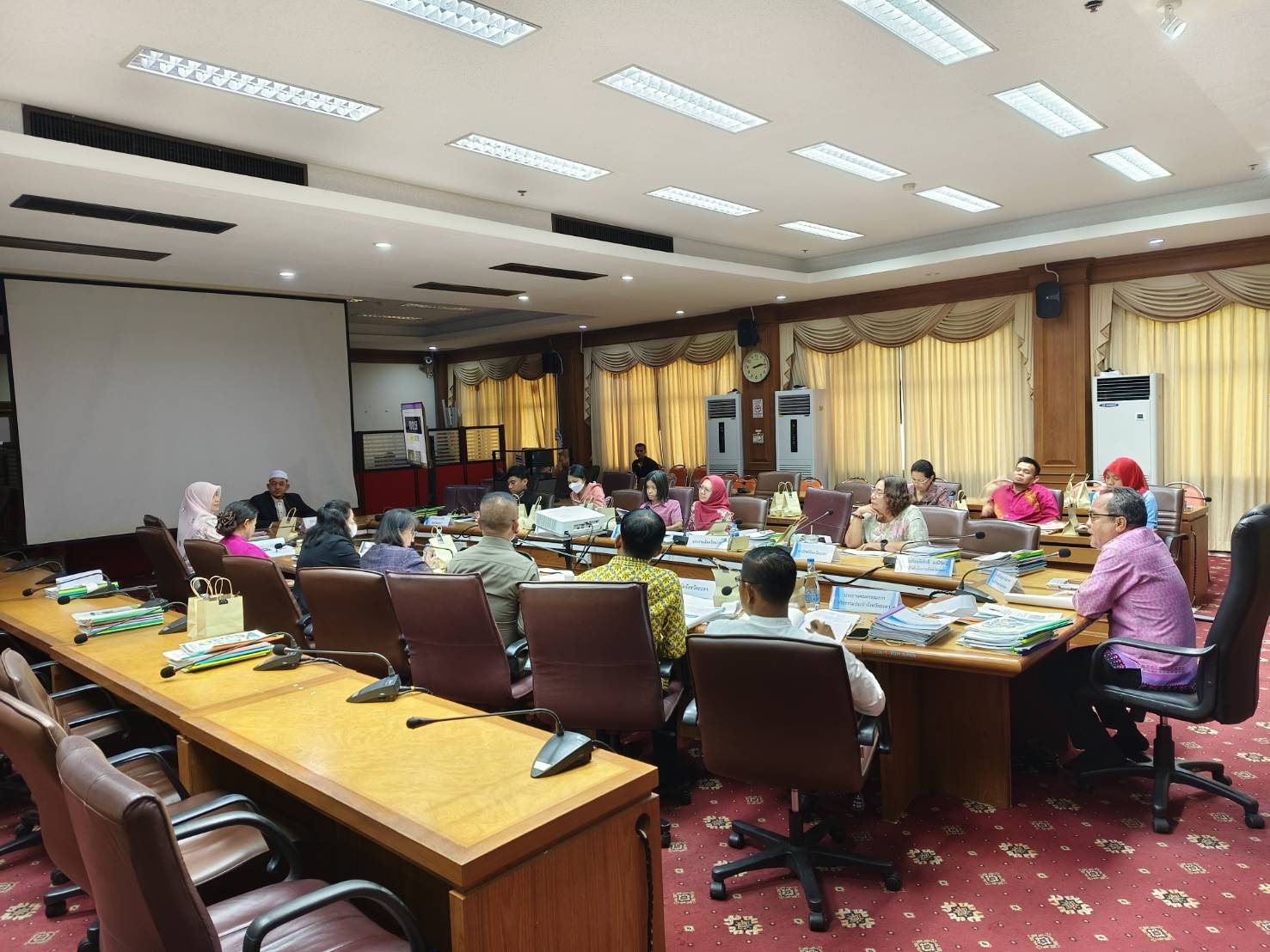 พช.ยะลา ร่วมประชุมคณะกรรมการคัดเลือกผู้ที่มีผลงานดีเด่นของจังหวัดชายแดนใต้ 